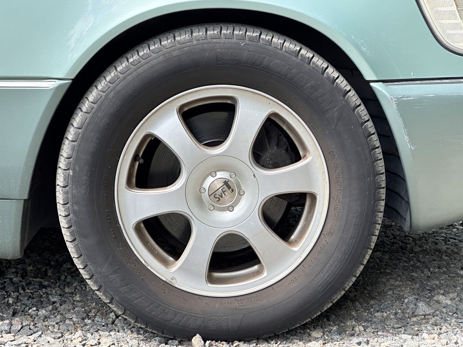 Exterior image of 1992 Mercedes 300 SE (15)