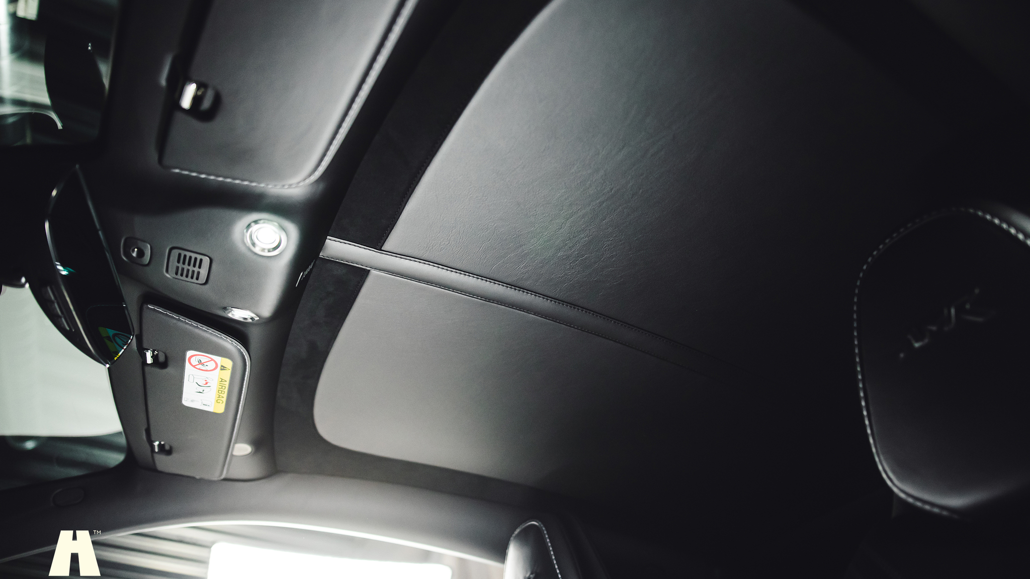 Interiörbild 2019 Aston Martin DB11 AMR (42)