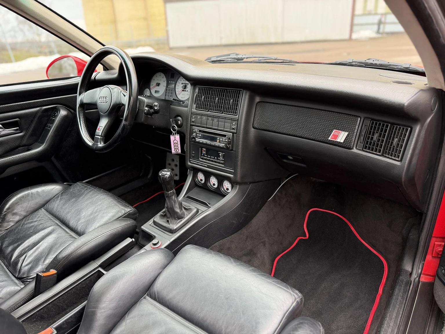 Interior image of 1991 Audi S2 Abt (30)