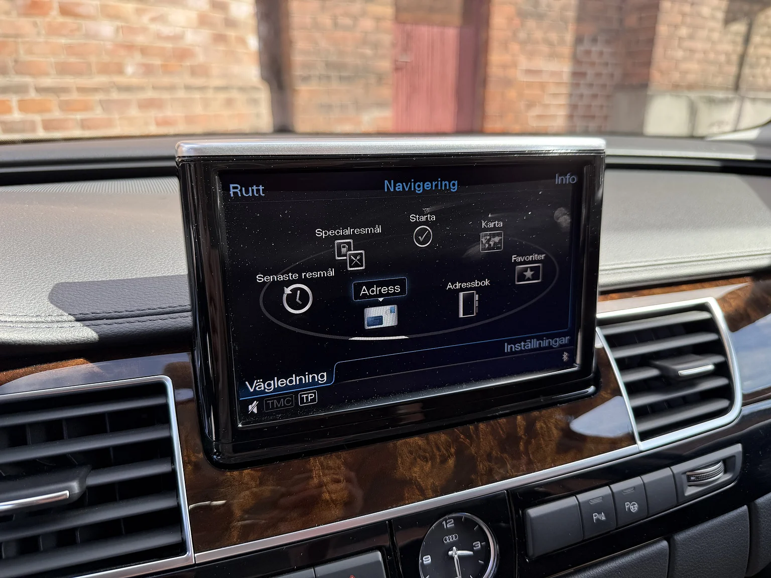 Interior image of 2014 Audi A8 4.0 TFSI (24)