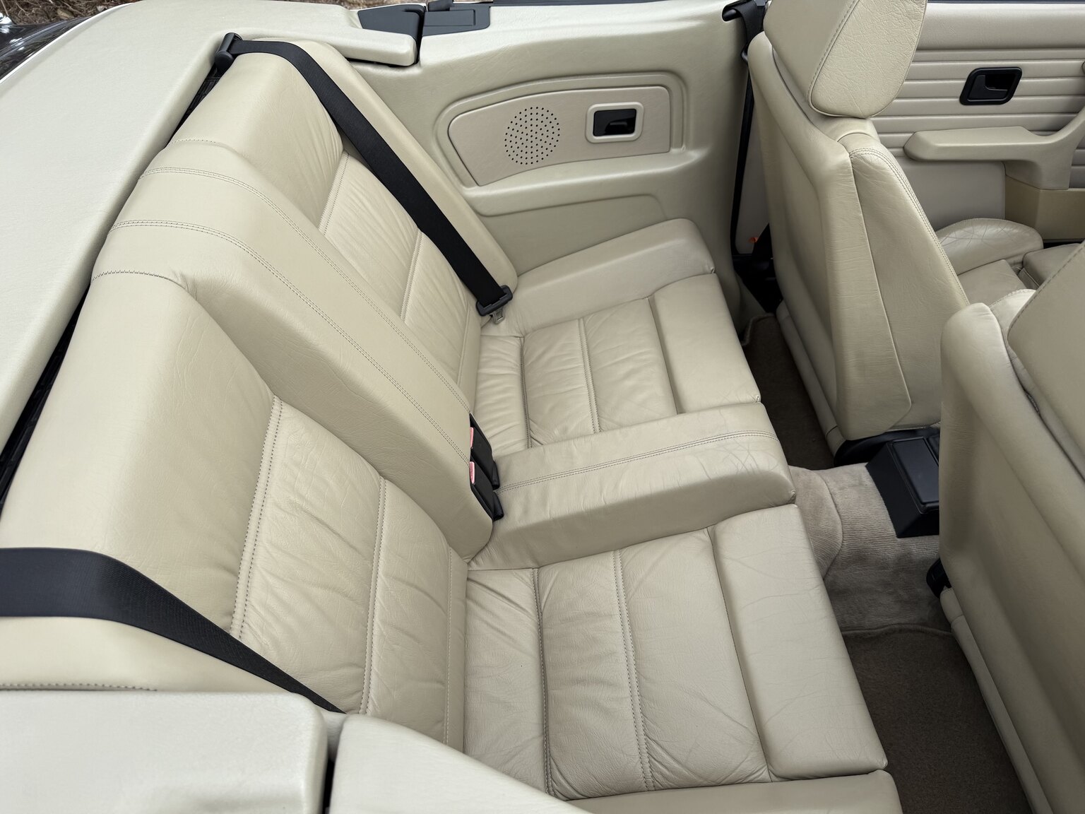 Interior image of 1987 BMW 325i Convertible