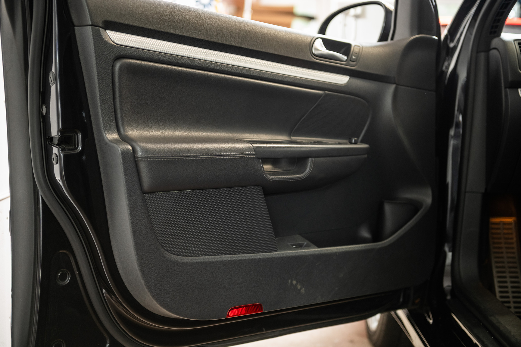 Innenraumfoto von 2006 Volkswagen Golf R32 (30)