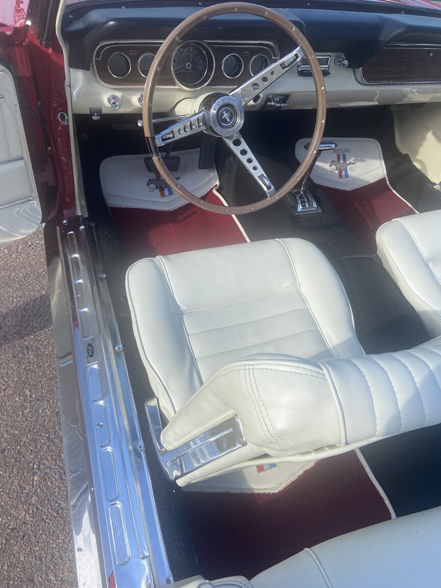 Interiörbild 1966 Ford Mustang Convertible
