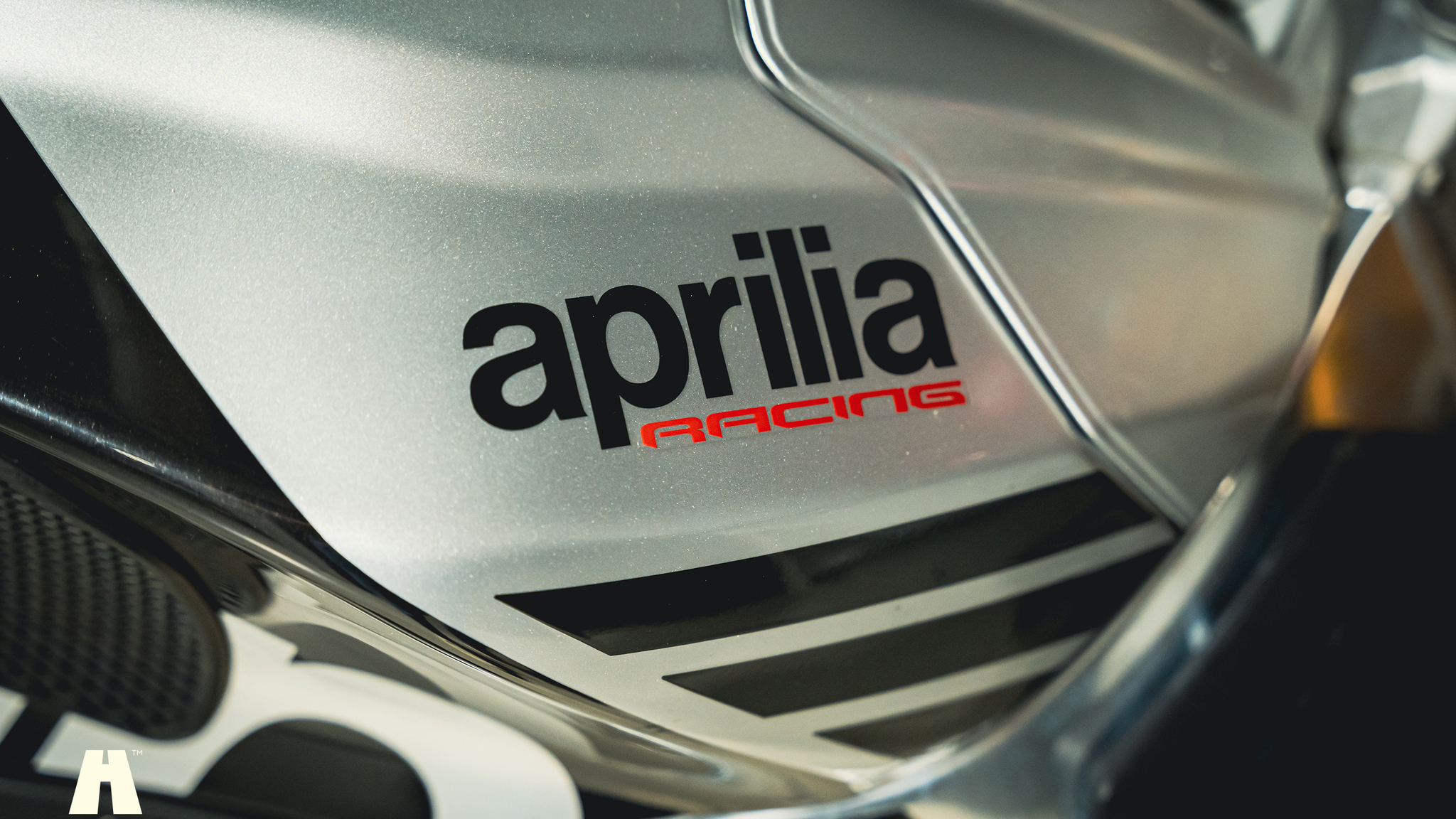 Exterior image of 2016 Aprilia Tuono V4 Factory