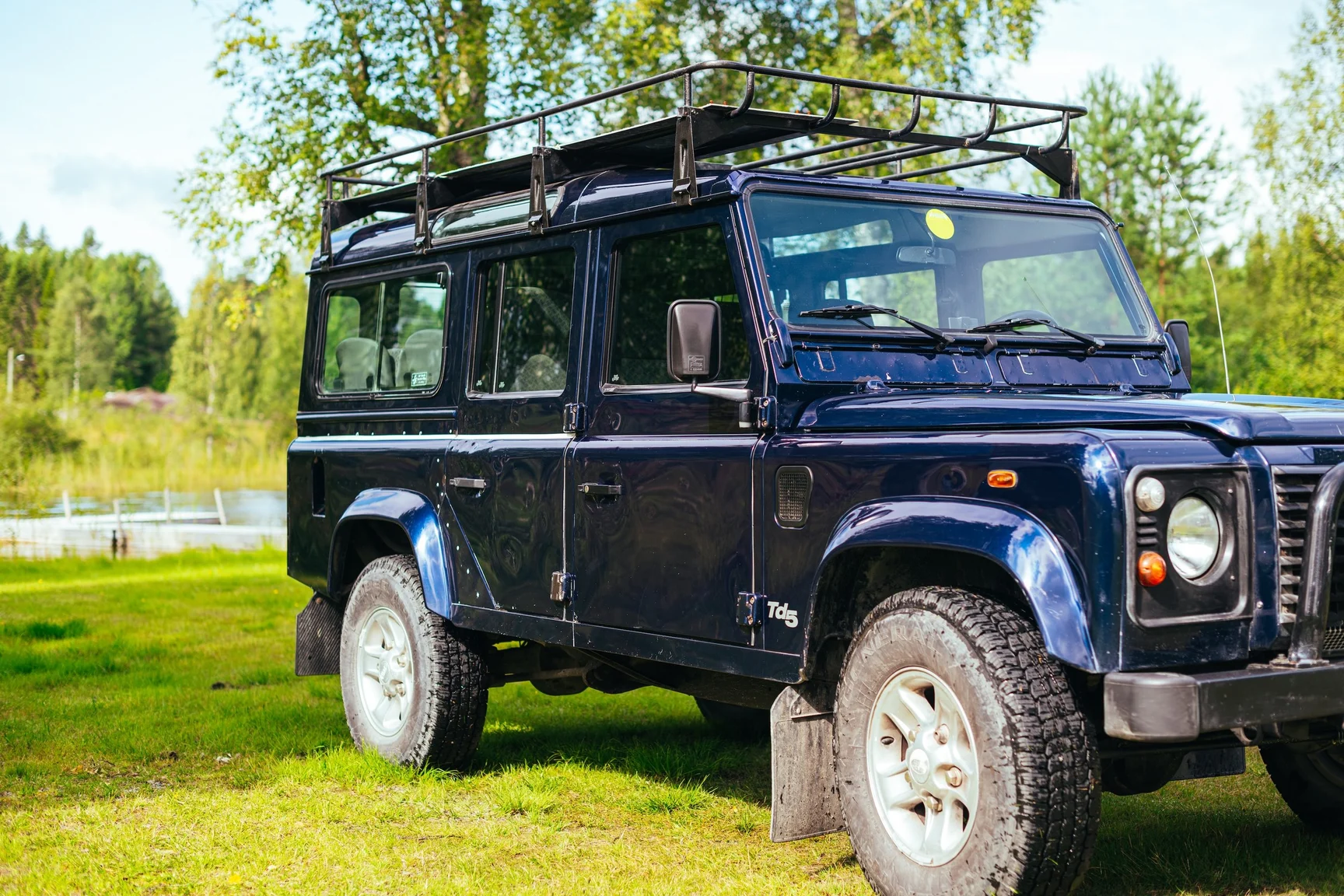 Exteriörbild på 2002 Land Rover Defender 110 Kombi Td5 (16)