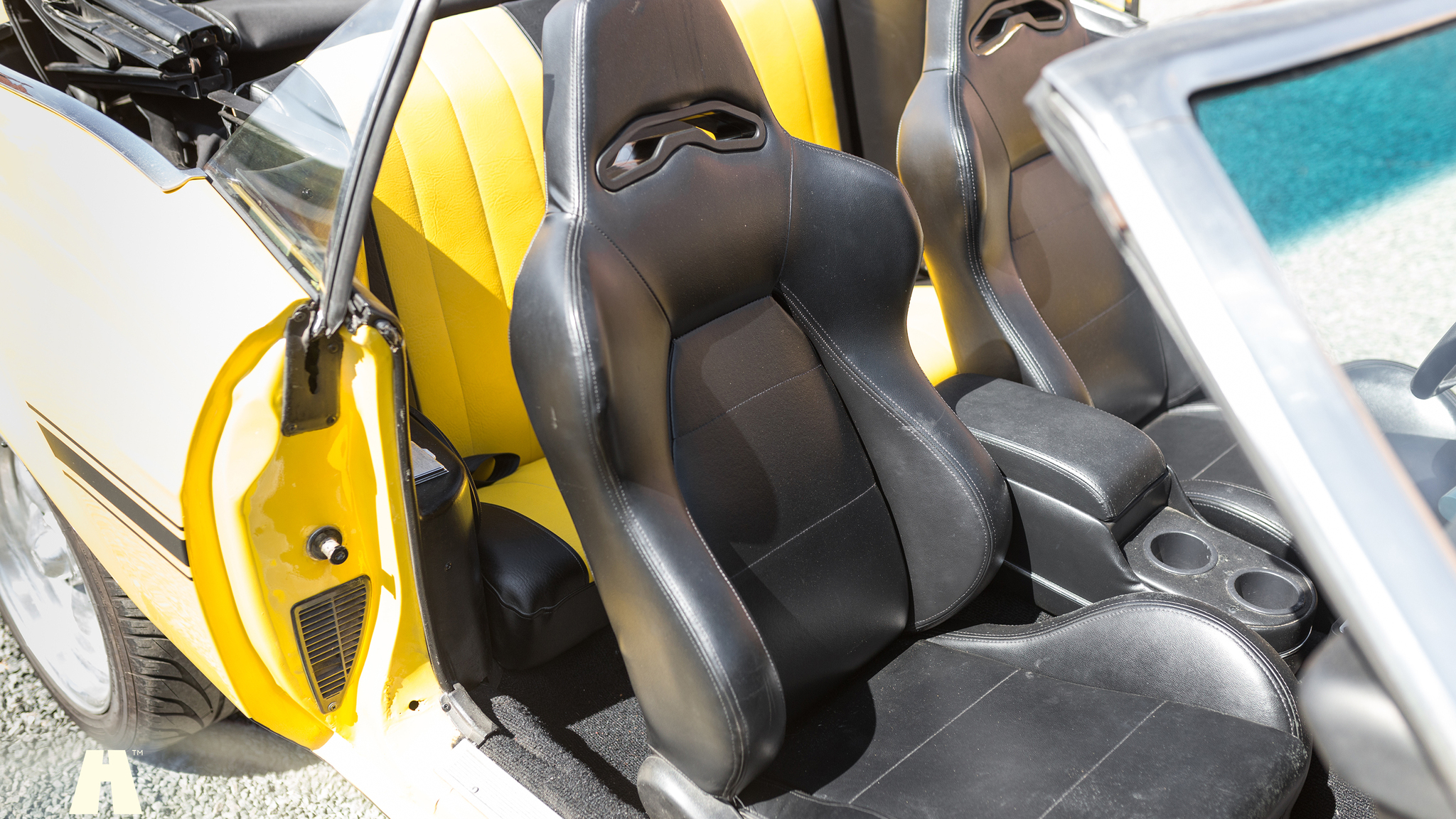 Interior image of 1971 Ford Mustang 429 Cabriolet (30)