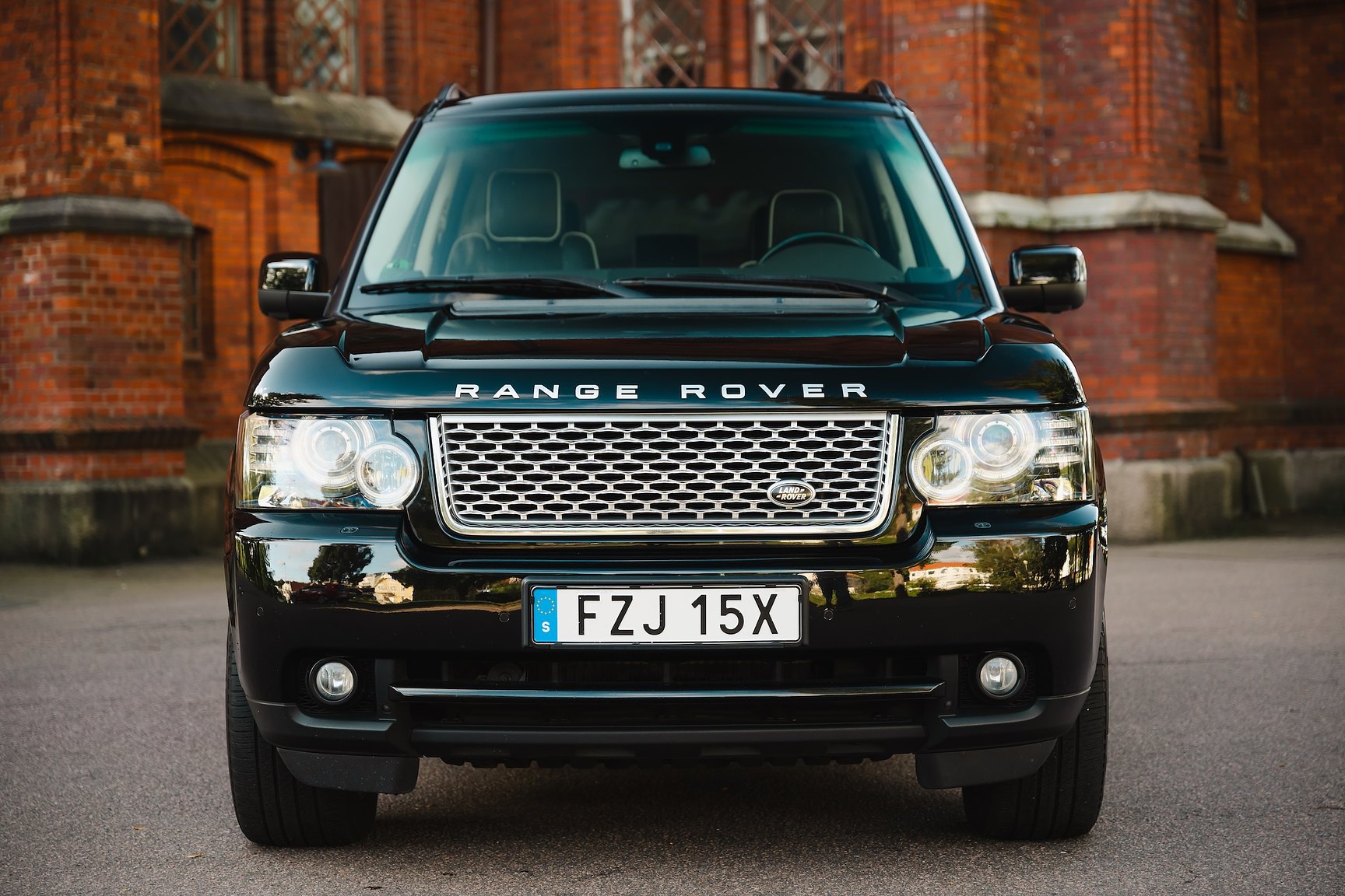Exterior image of 2012 Range Rover 4.4 TDV8 Westminster 