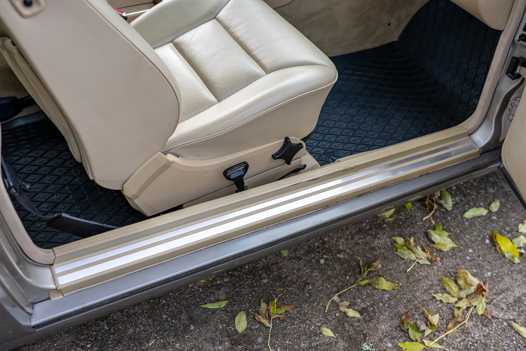 Interiörbild 1992 Mercedes-Benz 300 CE-24