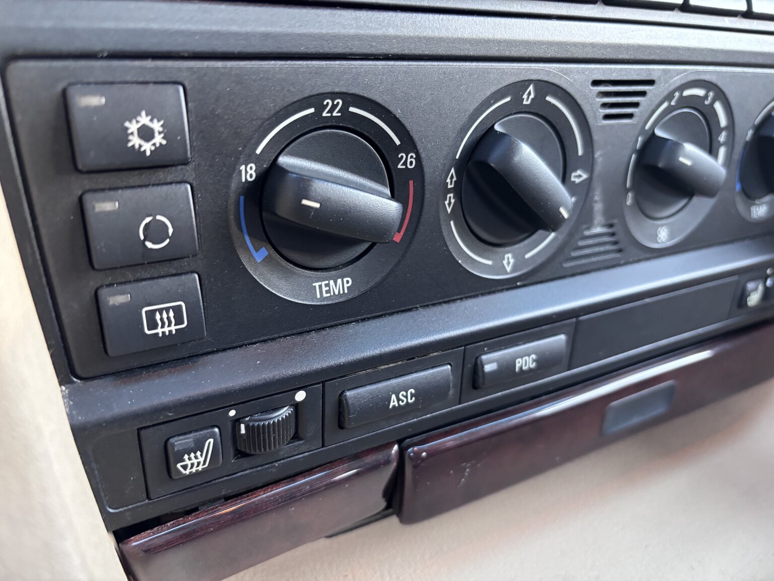 Innenraumfoto von 1996 BMW 728iA