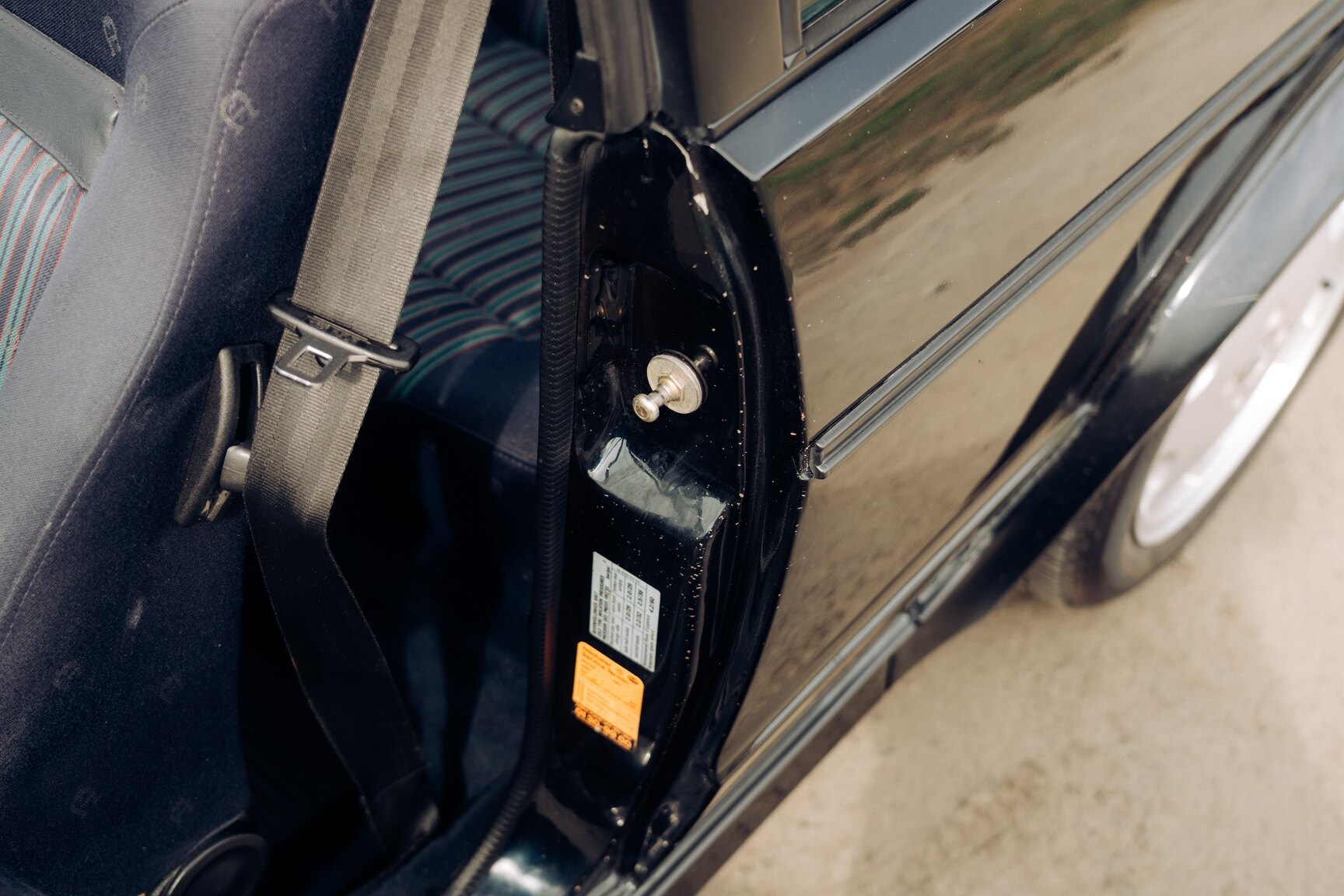 Interior image of 1991 VW Golf Cabriolet "Etienne Aigner Edition"