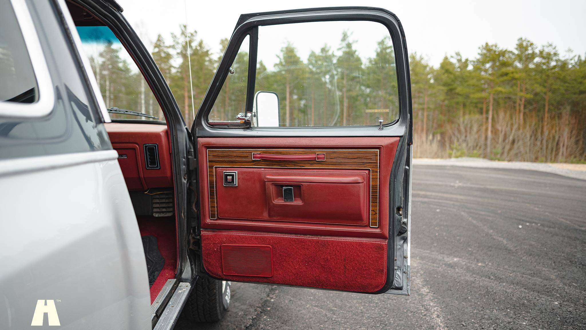 Interior image of 1986 Dodge Ramcharger