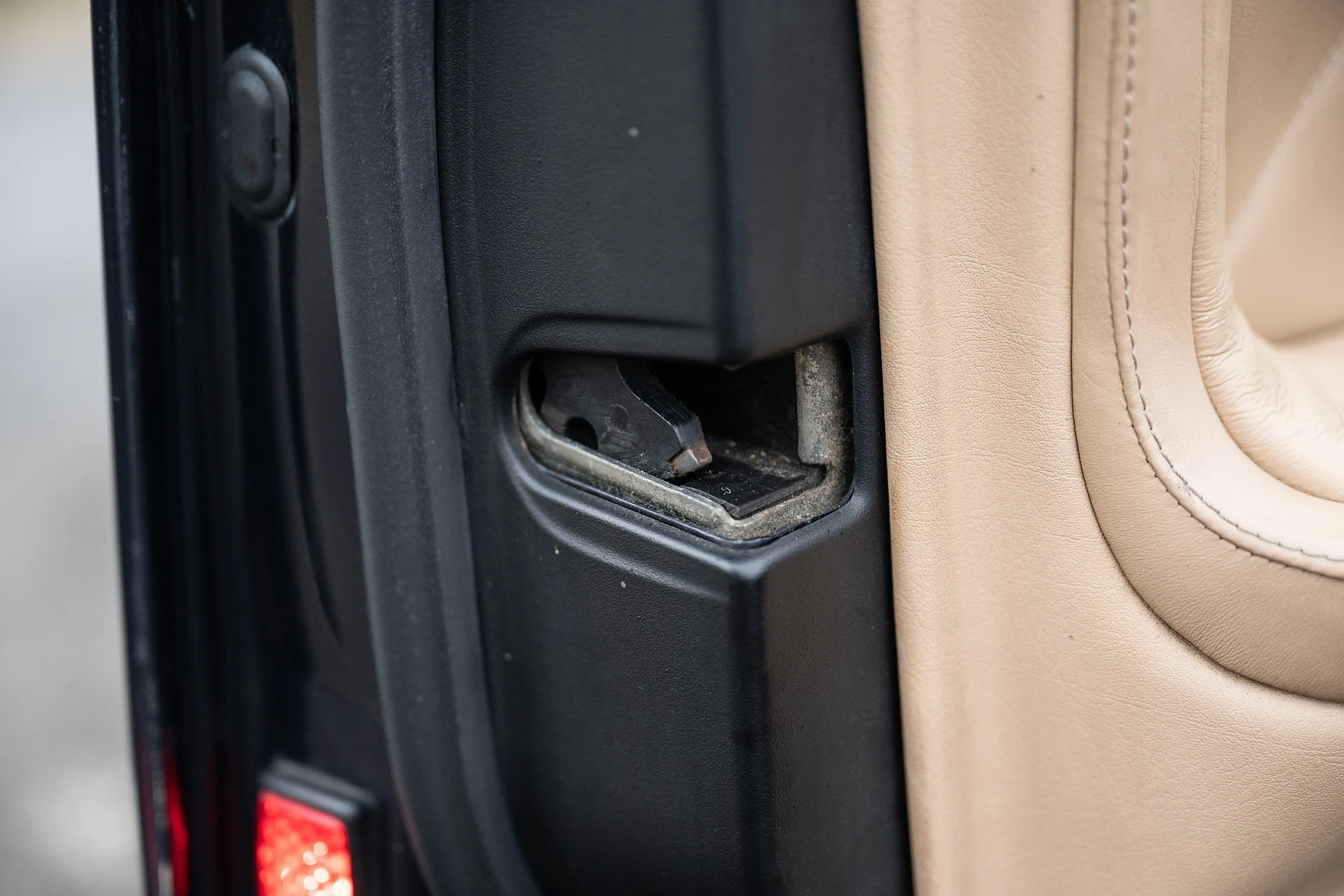 Interior image of 1996 BMW 740 iA - NO RESERVE (72)