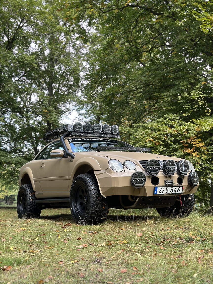 Exterior image of 2001 Mercedes-Benz CL600/ML 55 AMG