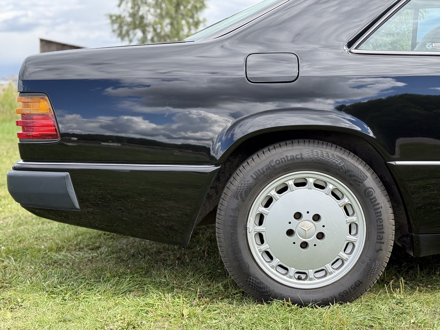 Exterior image of 1990 Mercedes-Benz 300CE-24