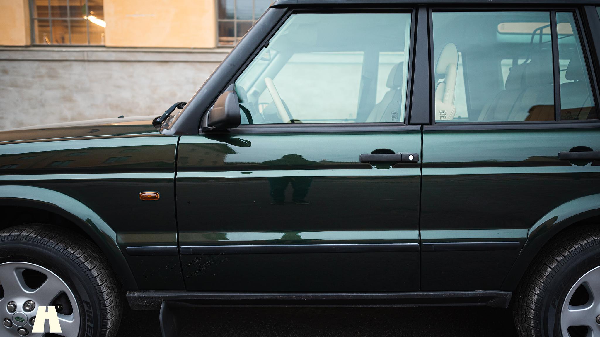 Exterior image of 2003 Land Rover Discovery II, 2003