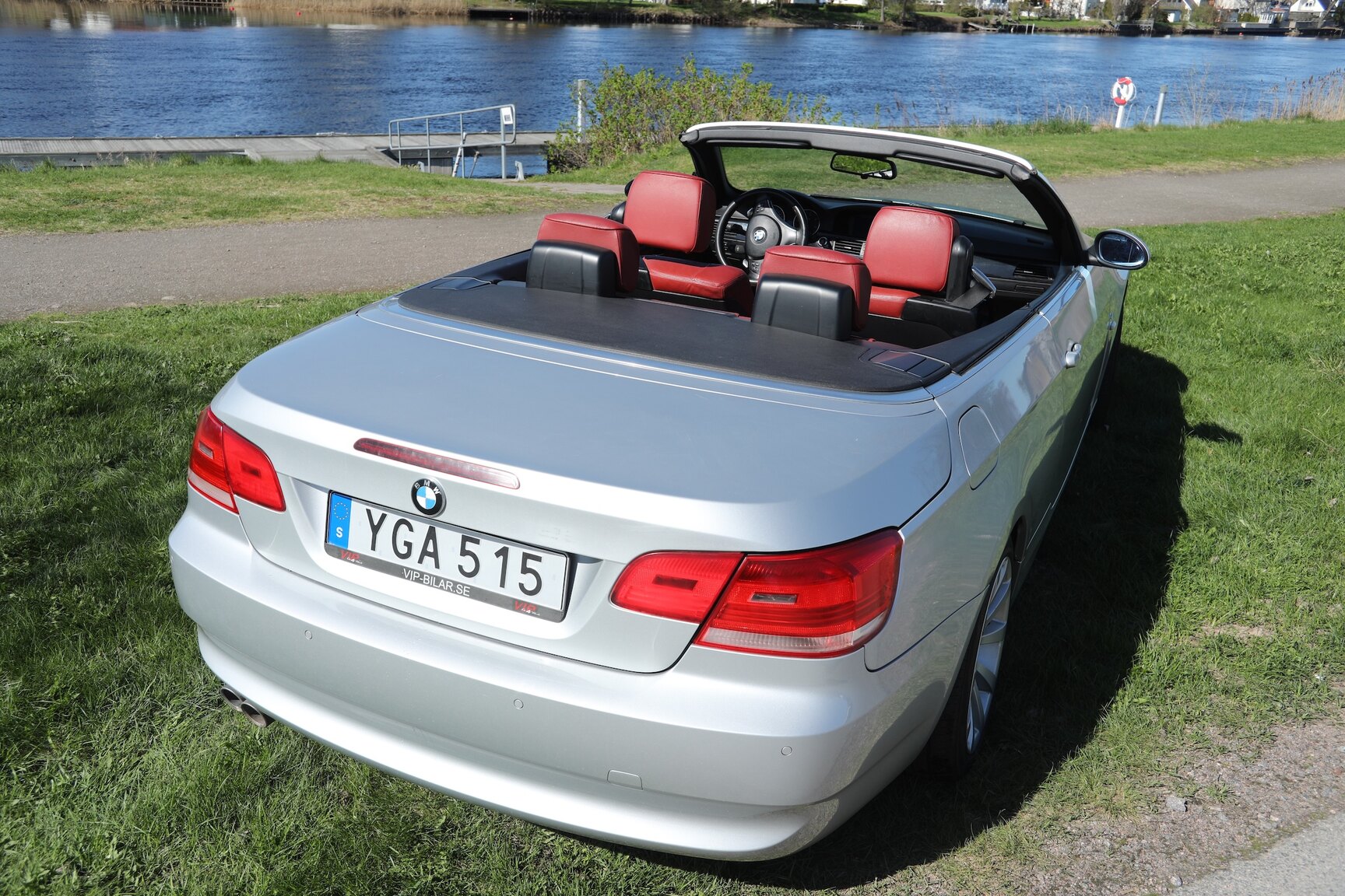 Exterior image of 2008 BMW 325D Cabriolet