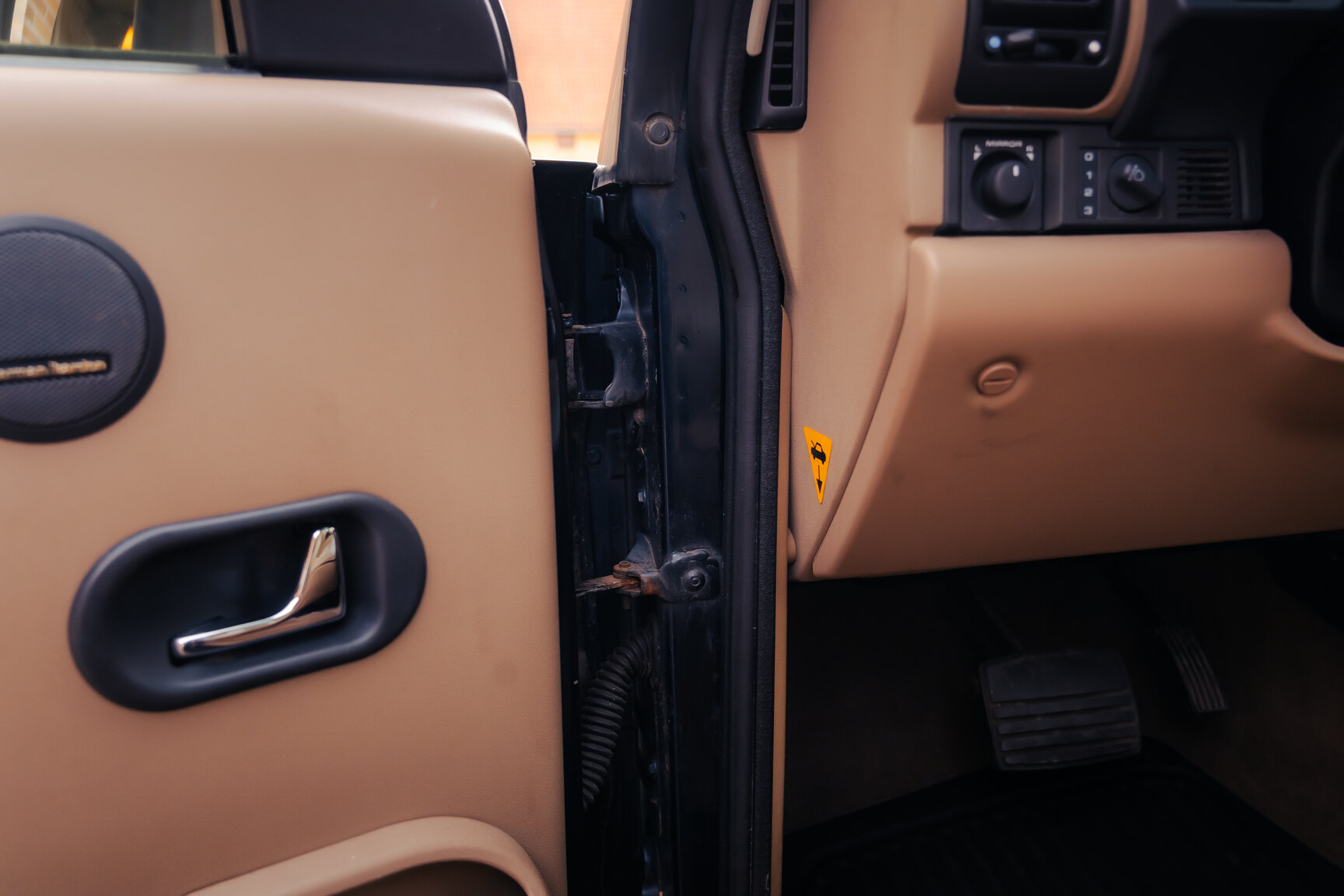Interior image of 1999 Landrover Discovery II V8