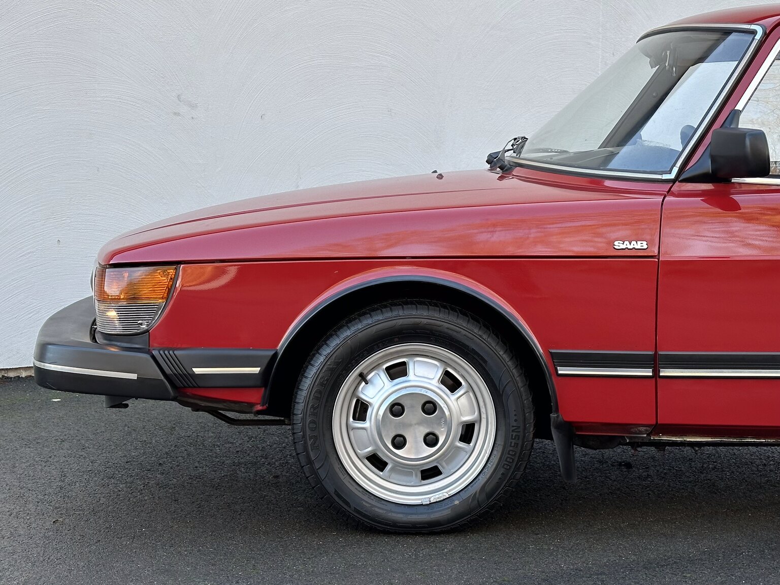 Exterior image of 1984 Saab 900 GL (83)