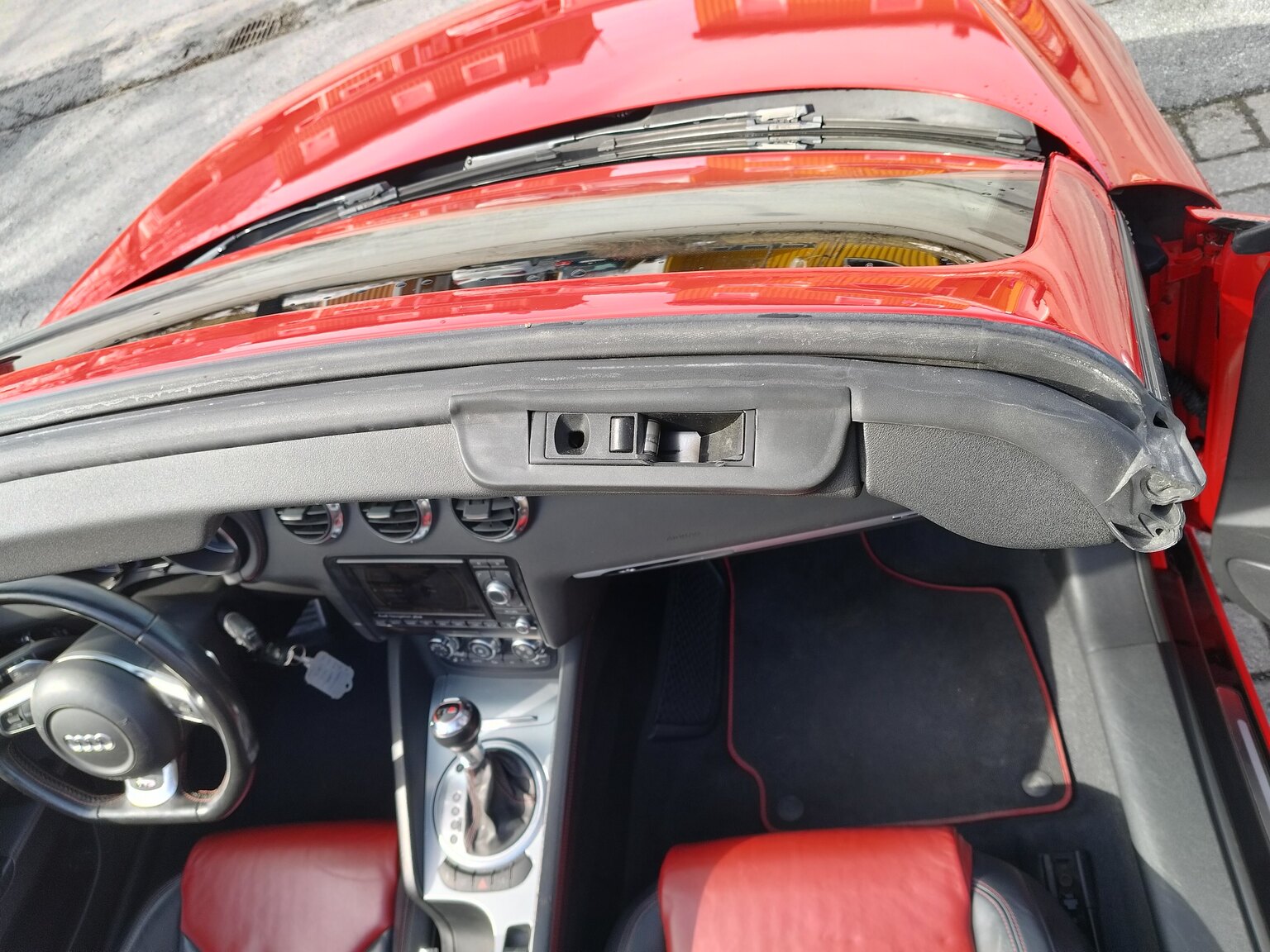Innenraumfoto von 2009 Audi TTS Roadster