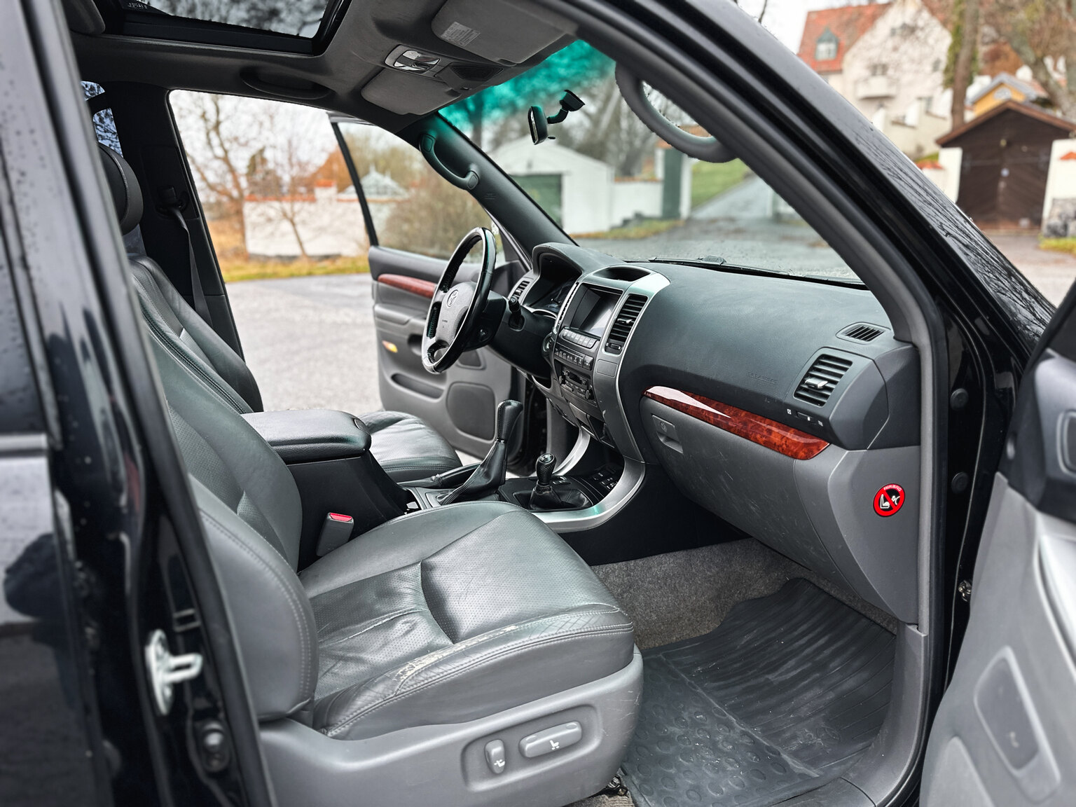 Interior image of 2004 Toyota Land Cruiser