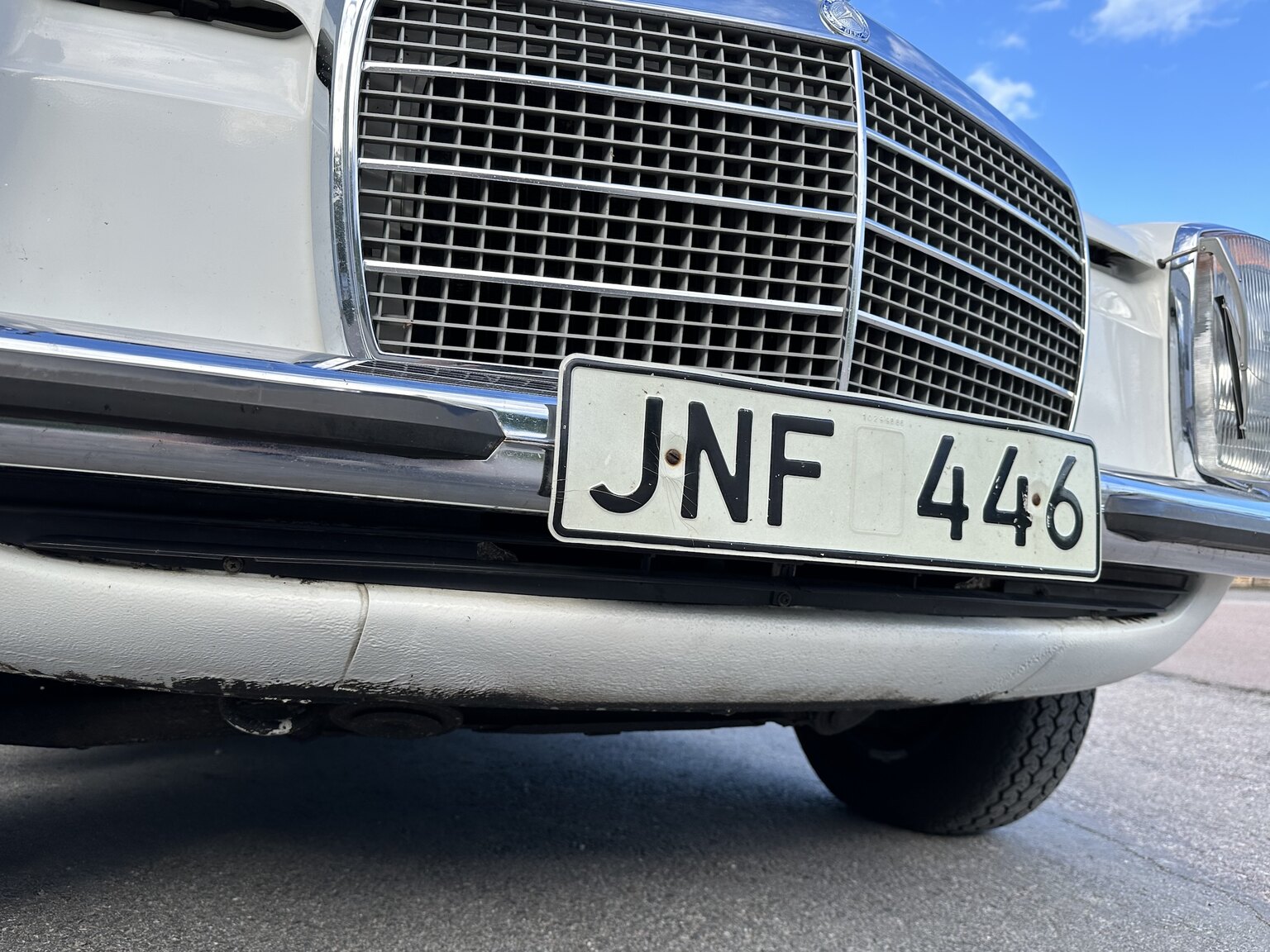 Aussenfoto 1975 Mercedes Benz 200