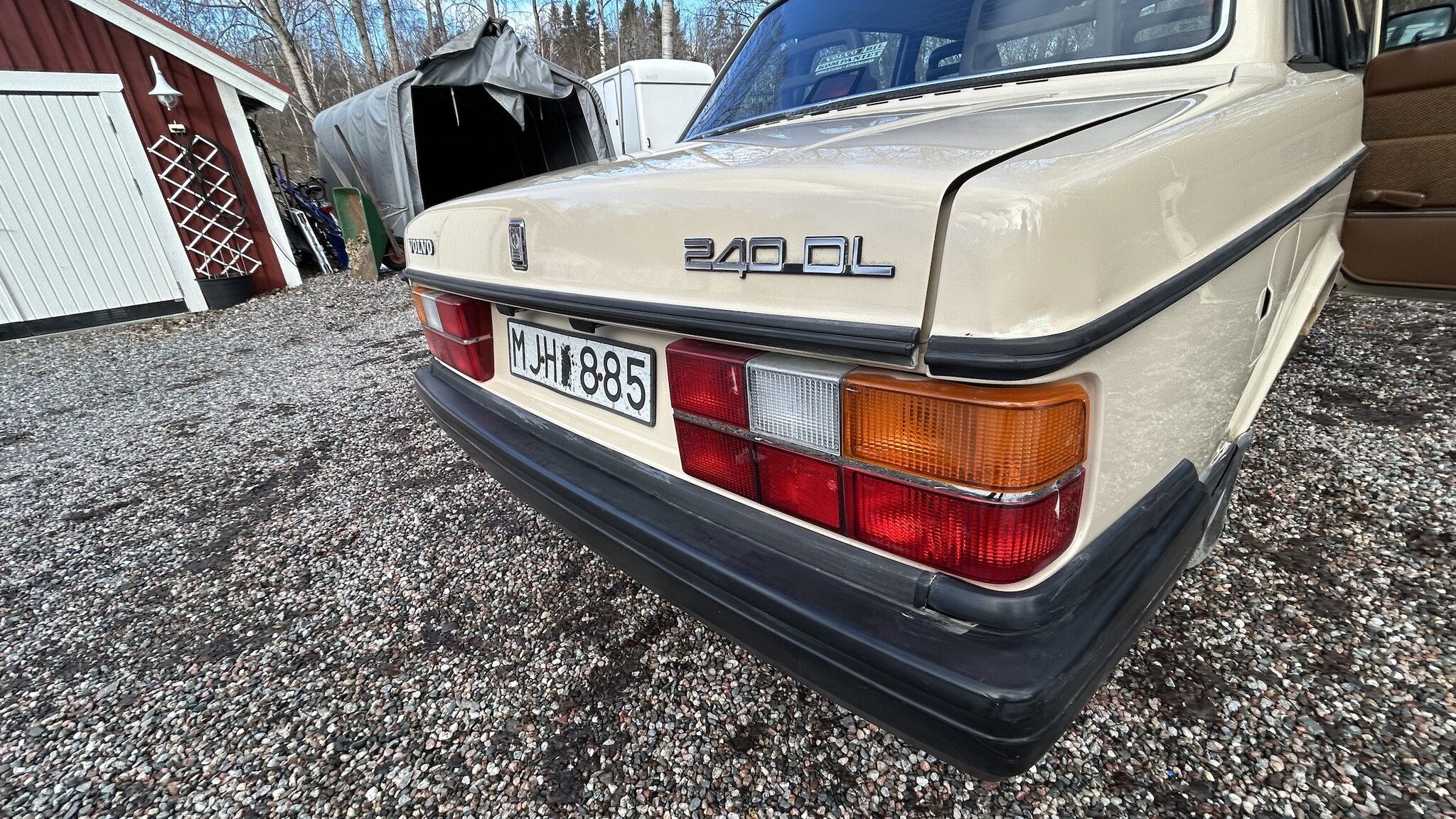 Exterior image of 1987 Volvo 244