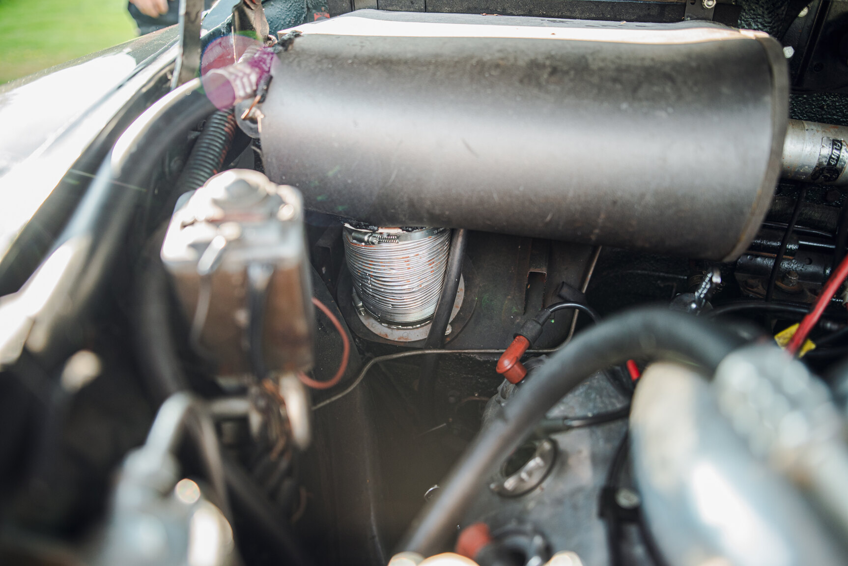Image of 1965 Daimler 250 V8 mechanics