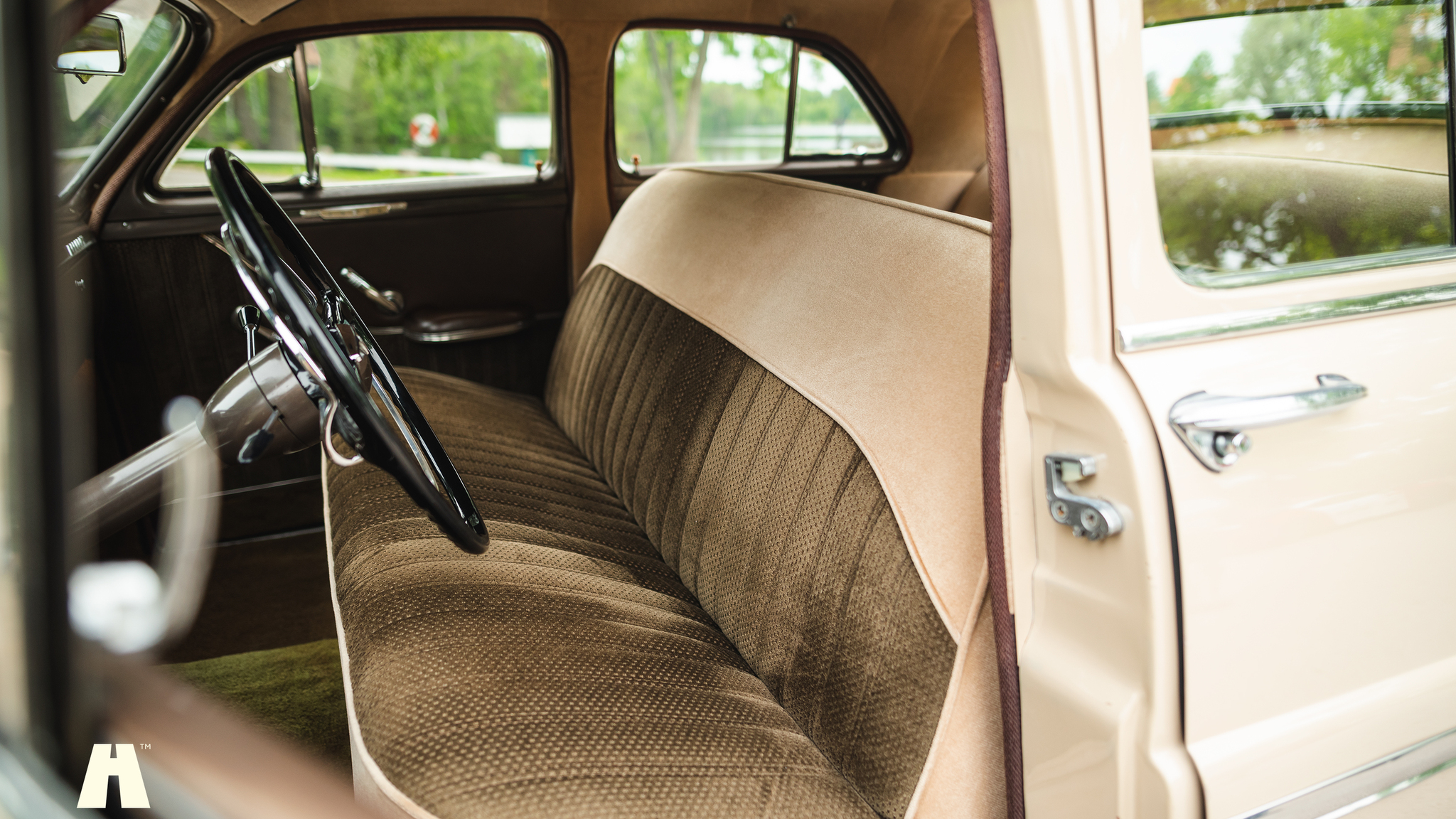 Innenraumfoto von 1950 Mercury Eight Sport Sedan