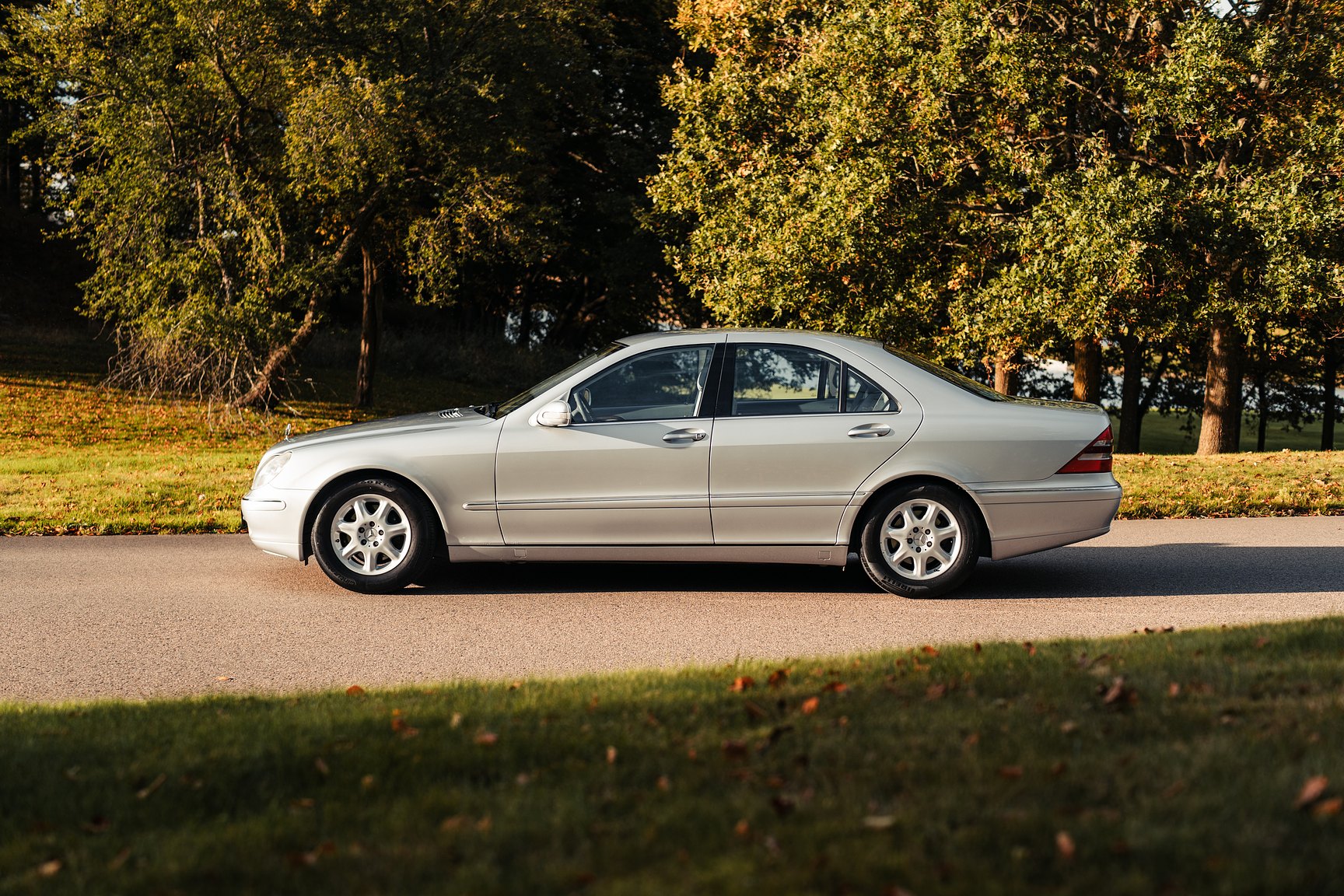 Exteriörbild på 1999 Mercedes-Benz S 320