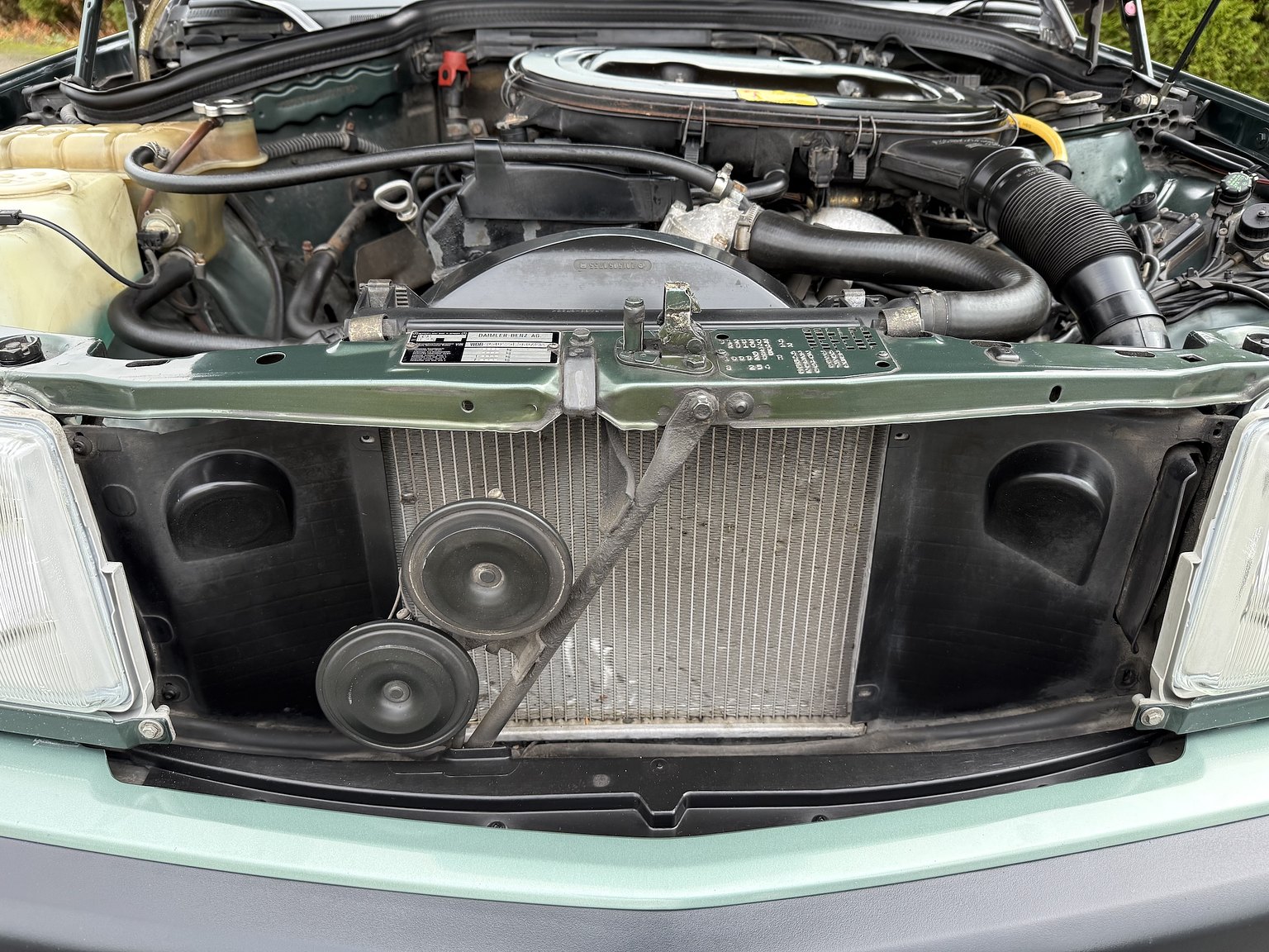 Image of 1989 Mercedes-Benz 190 E mechanics