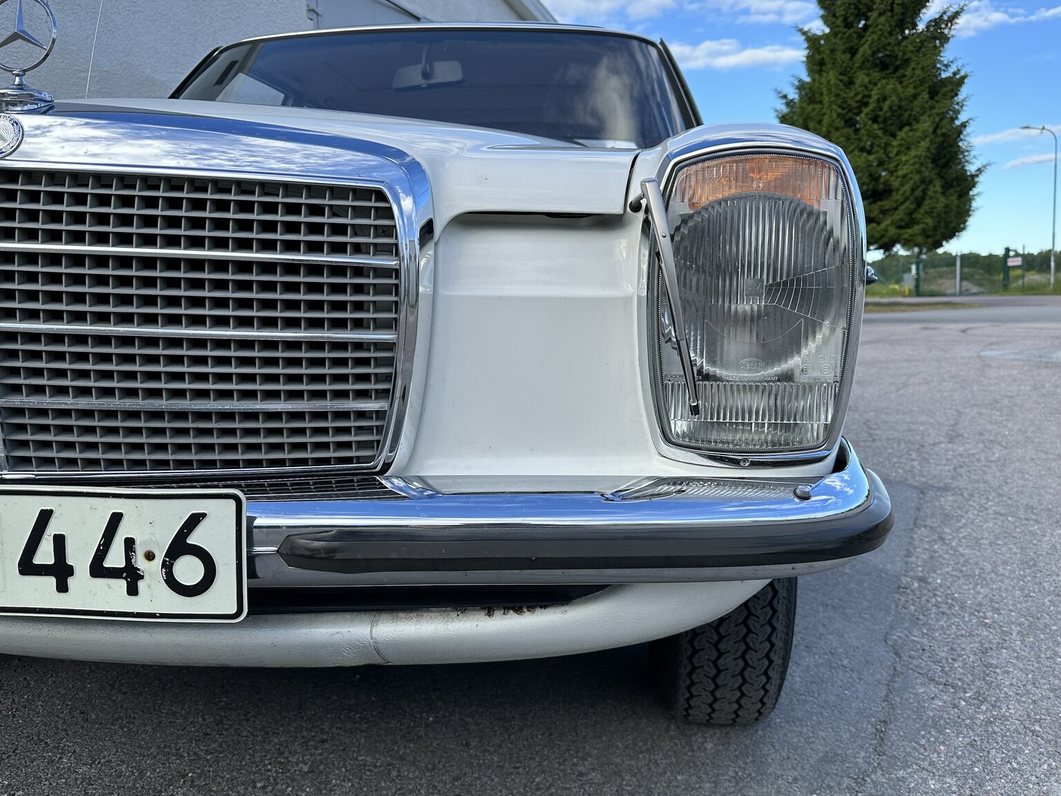Exteriörbild på 1975 Mercedes Benz 200