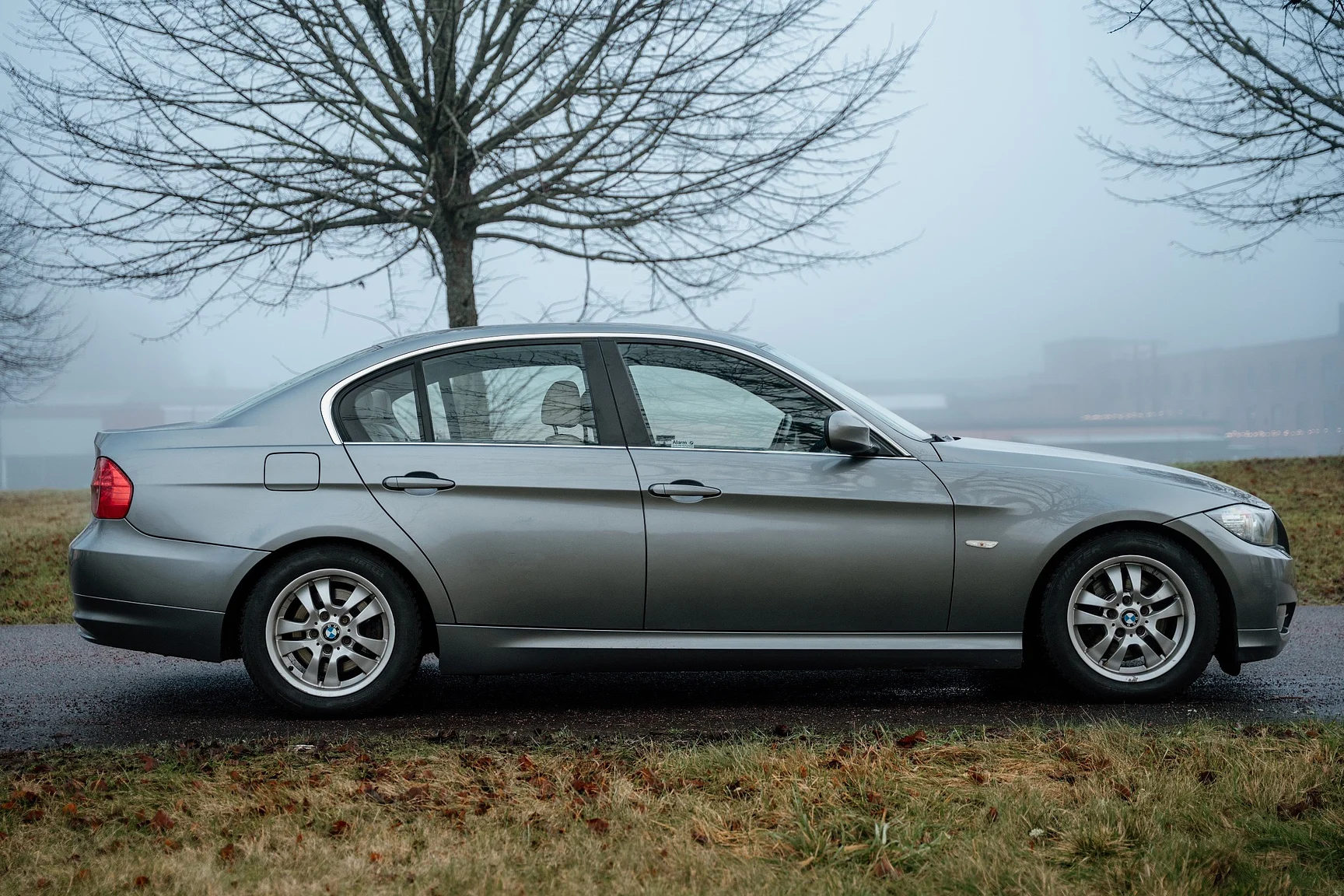 Exterior image of 2010 BMW 325i Sedan (5)
