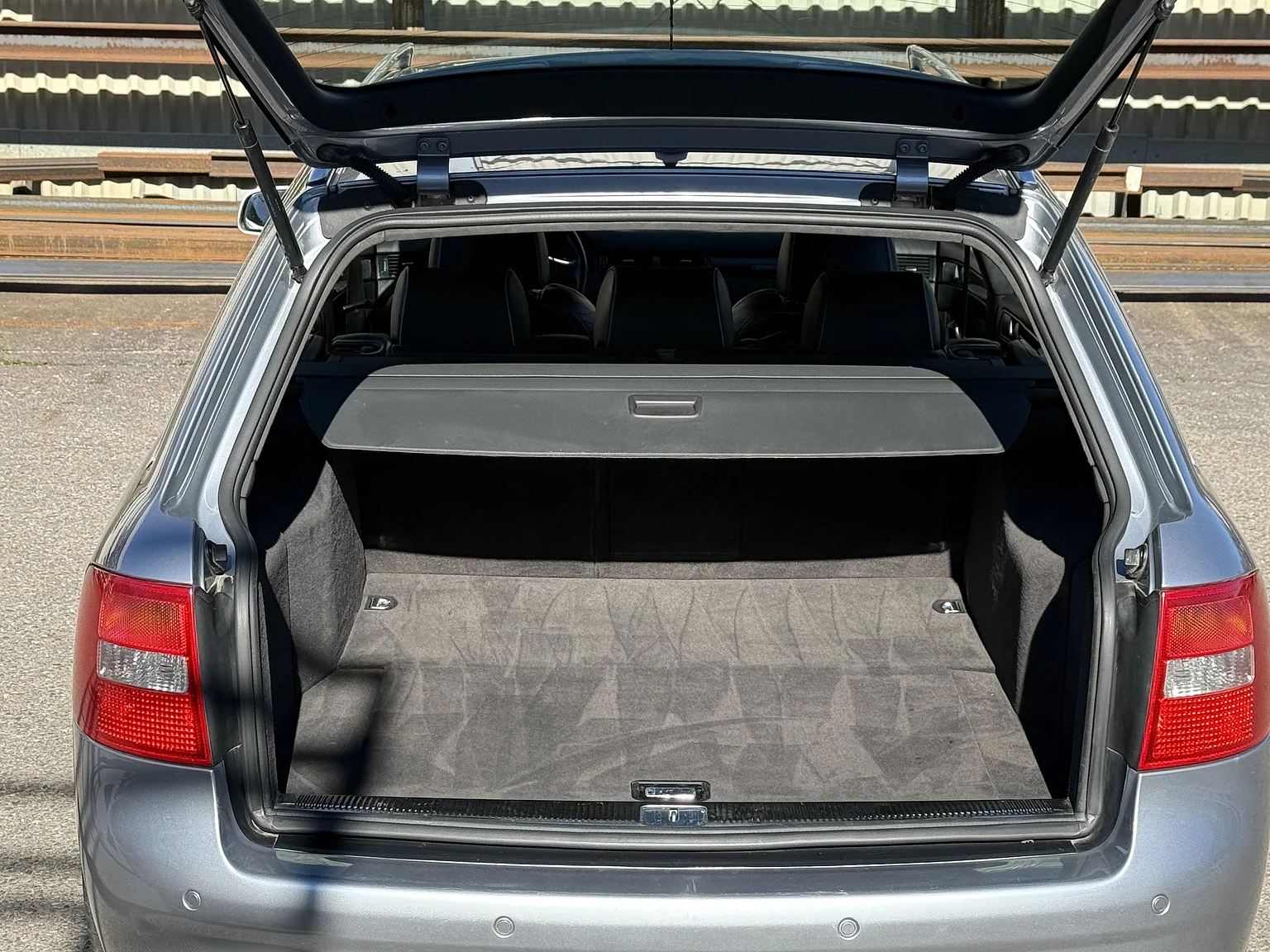 Innenraumfoto von 2002 Audi RS 6 Avant (102)