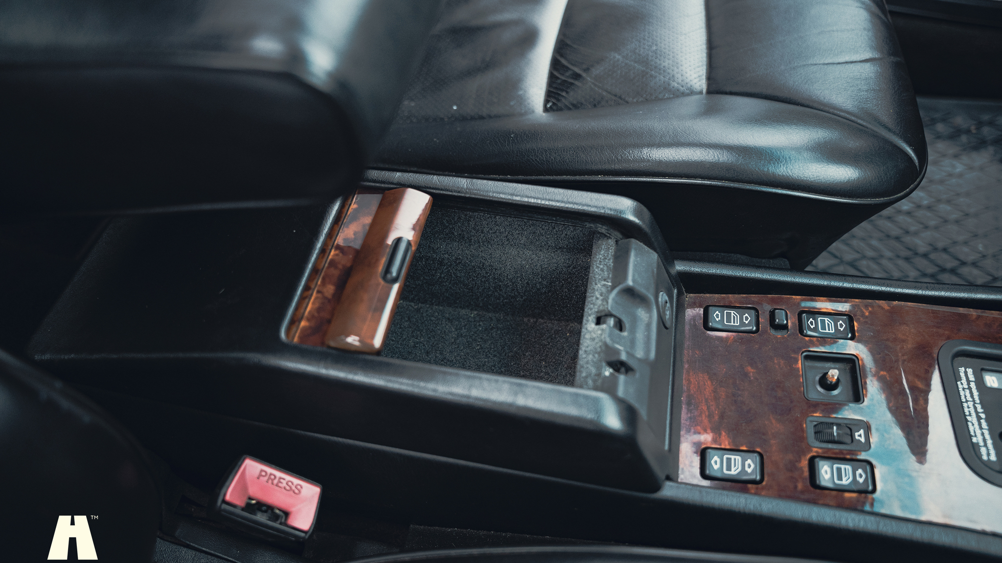 Interior image of 1990 Mercedes 300 CE-24