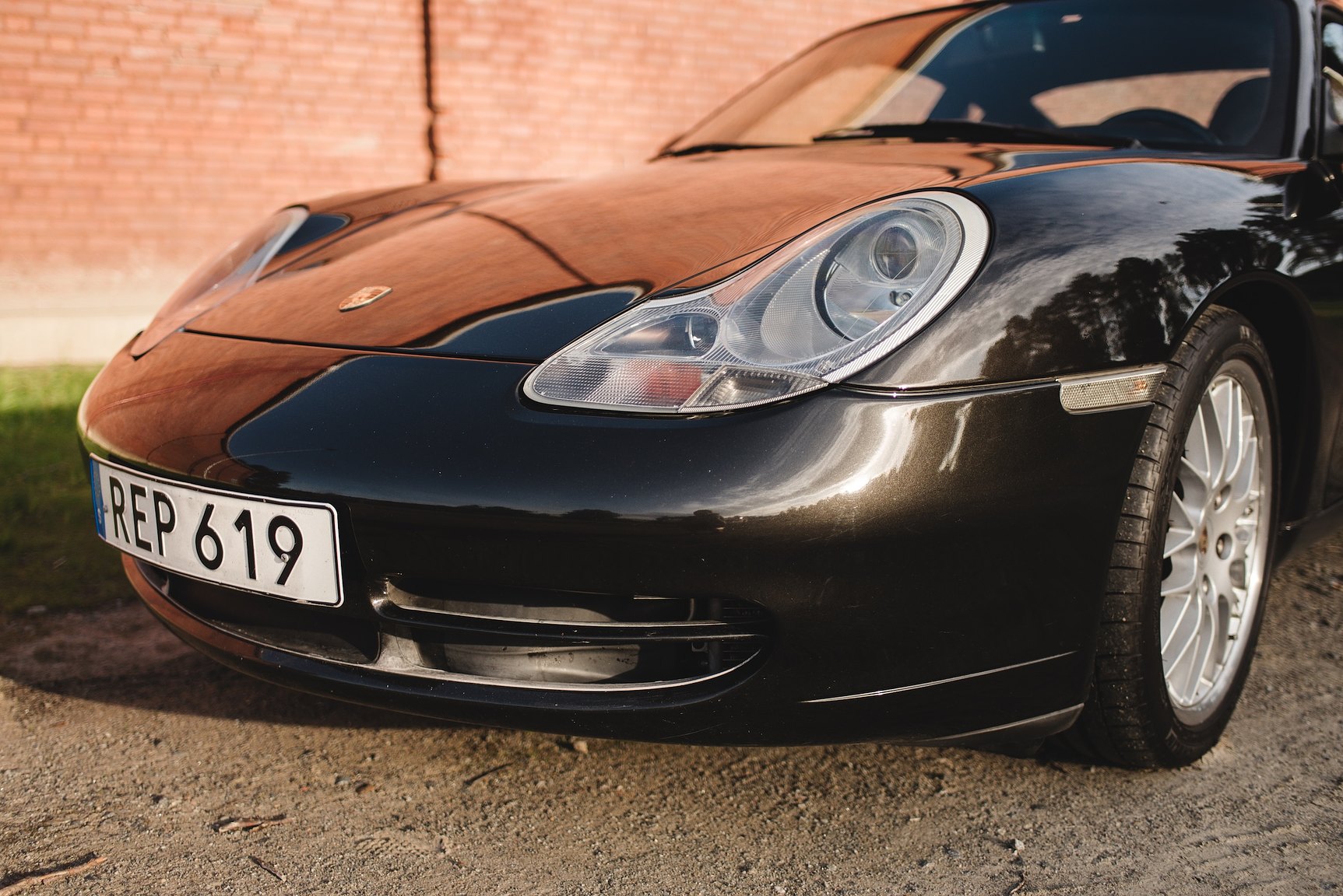 Exterior image of 1998 Porsche 996 Carrera 