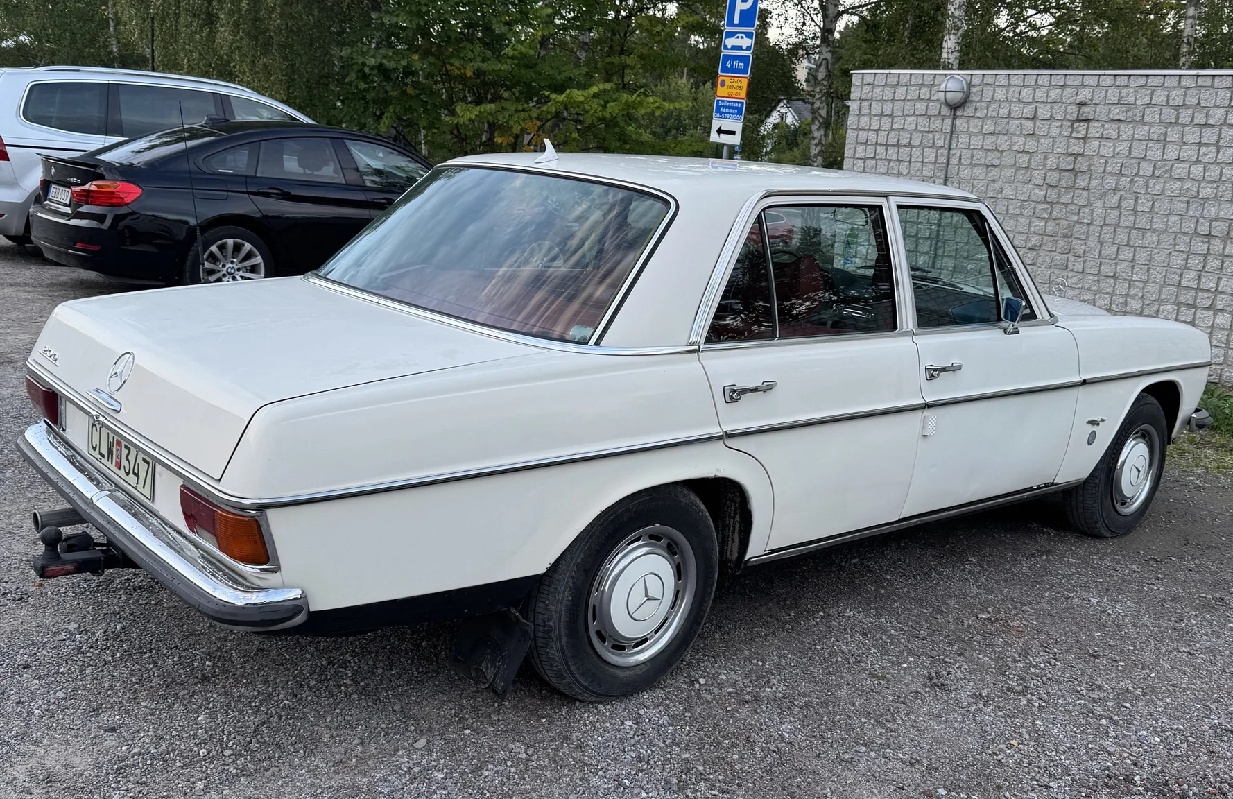 Aussenfoto 1972 Mercedes-Benz 200 (7)