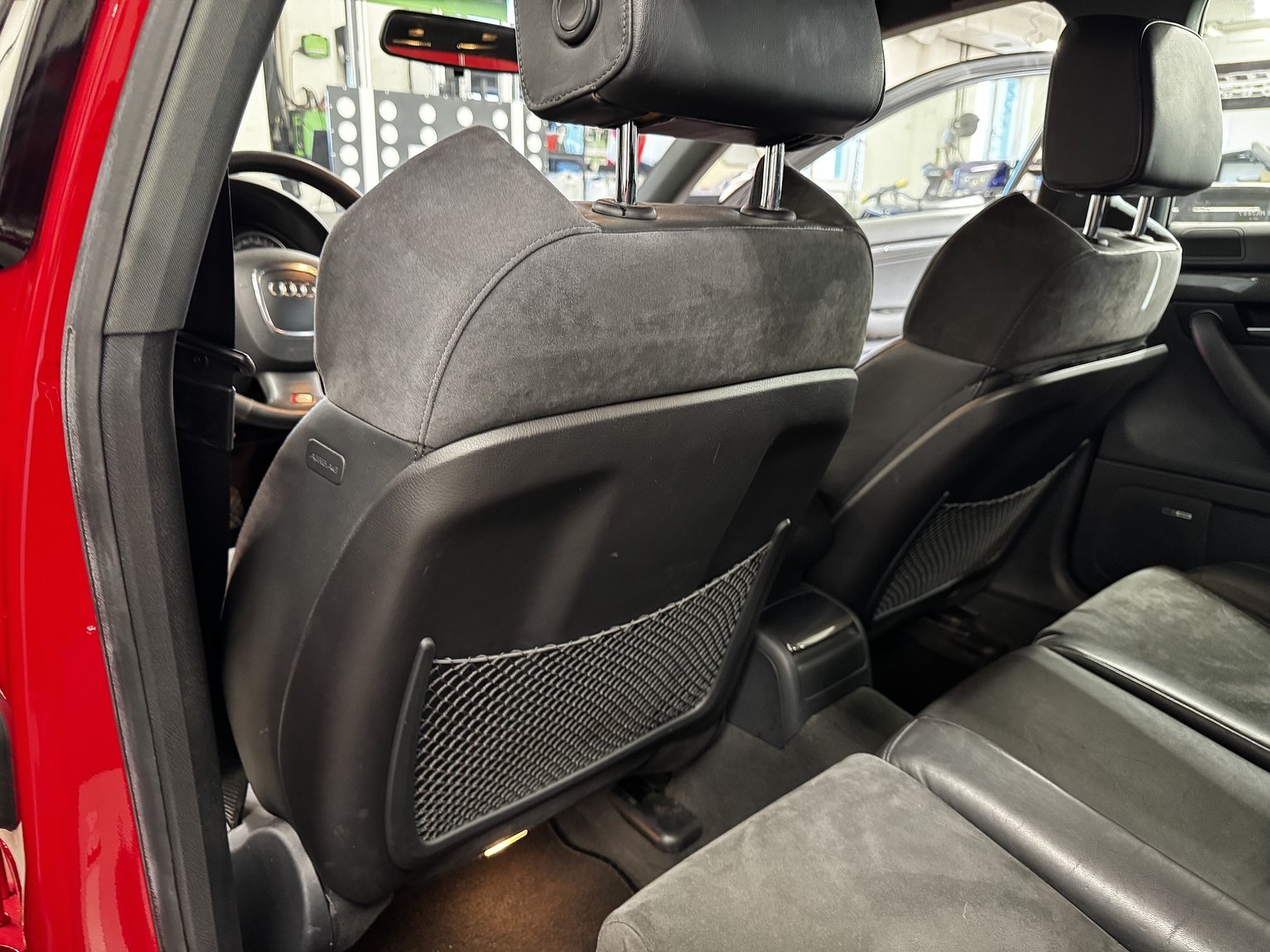 Interior image of 2007 Audi  S4 quattro 4.2 V8 manuell