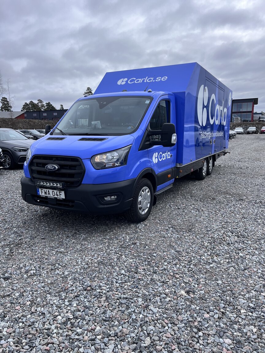 Exteriörbild på 2022 Ford Transit fordonstransport