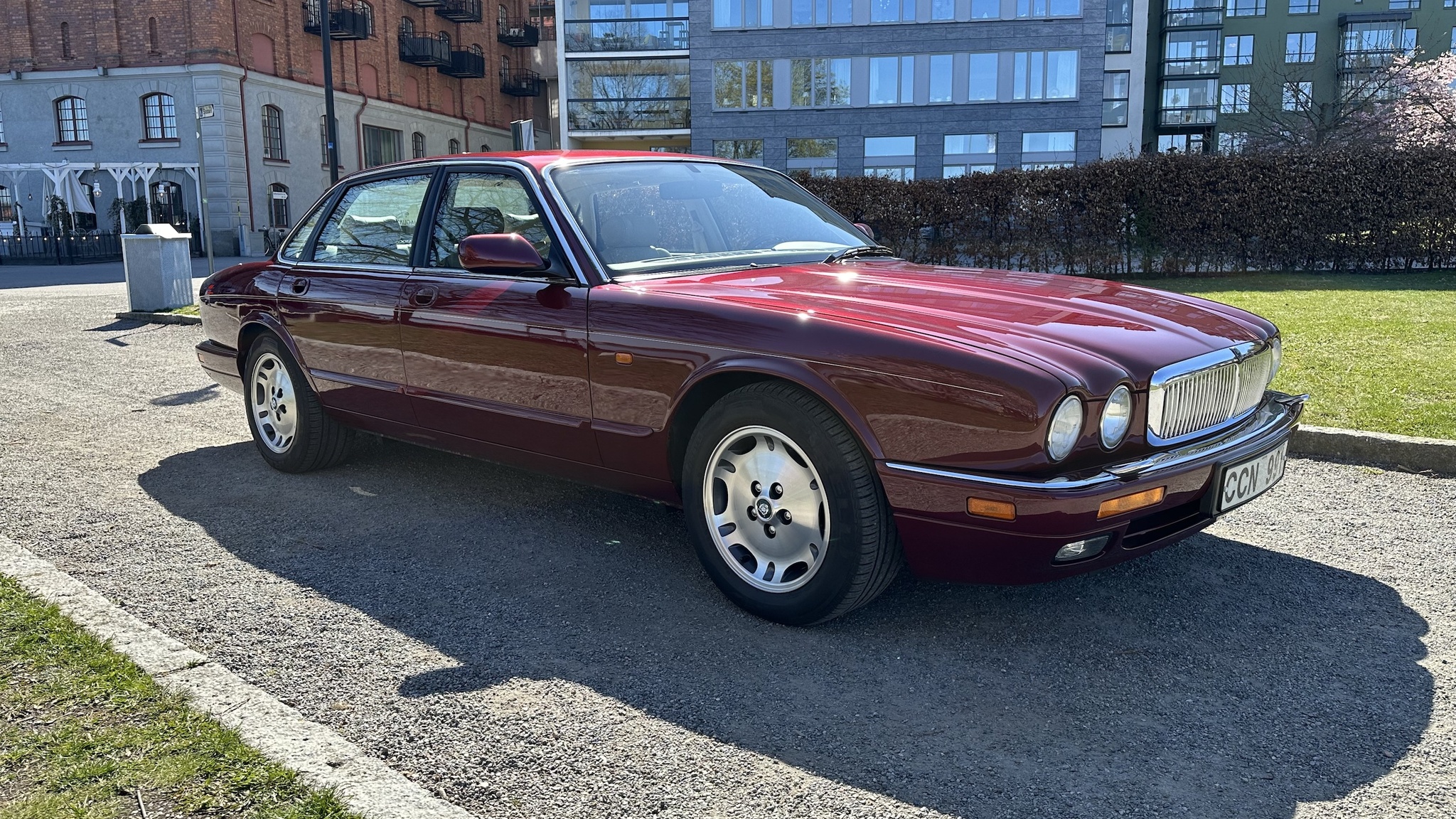 Exterior image of 1997 Jaguar XJ 4.0 Executive