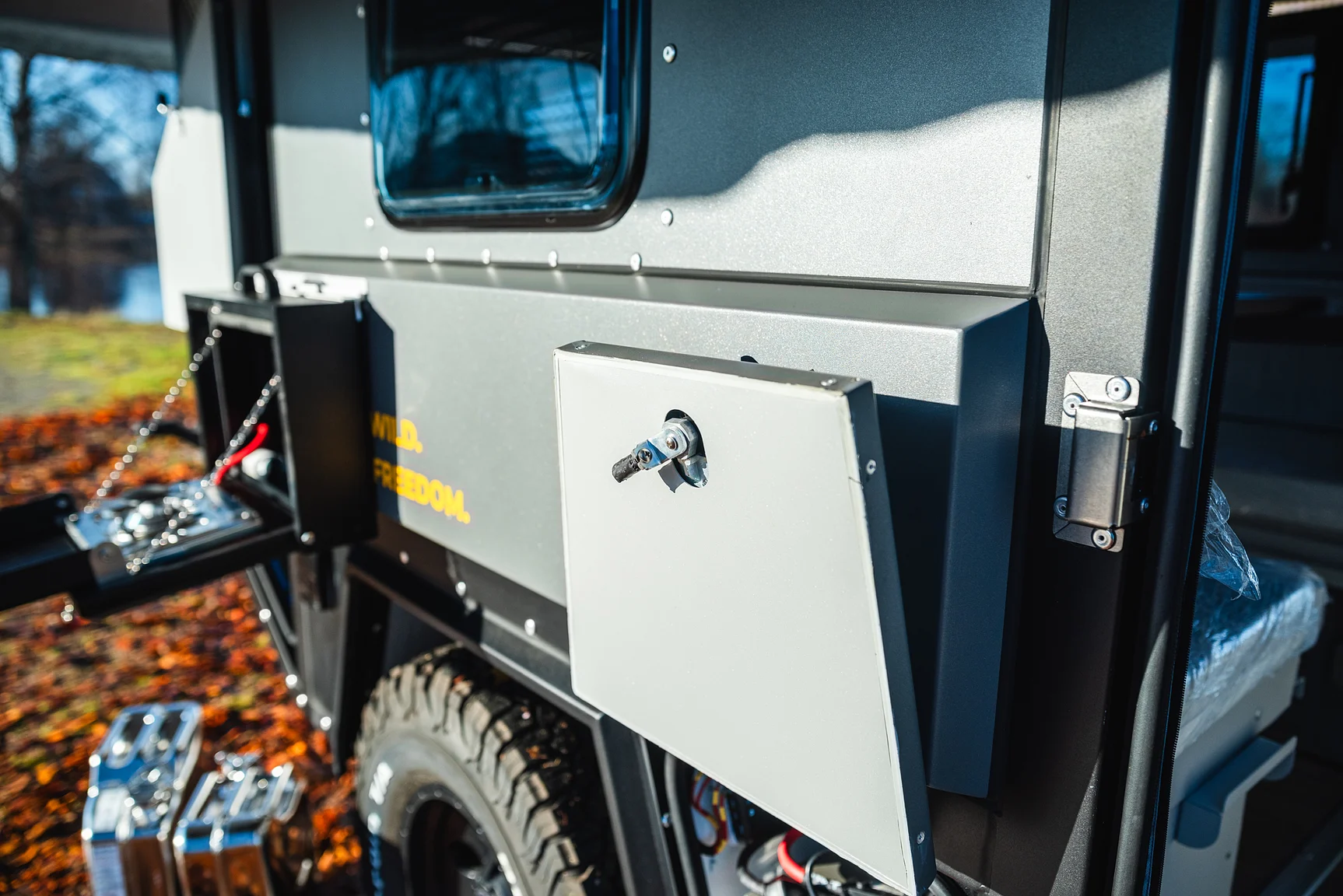 Exterior image of 2025 Northea Trailer Expedition Crawler 458i Offgrid-Camper (53)