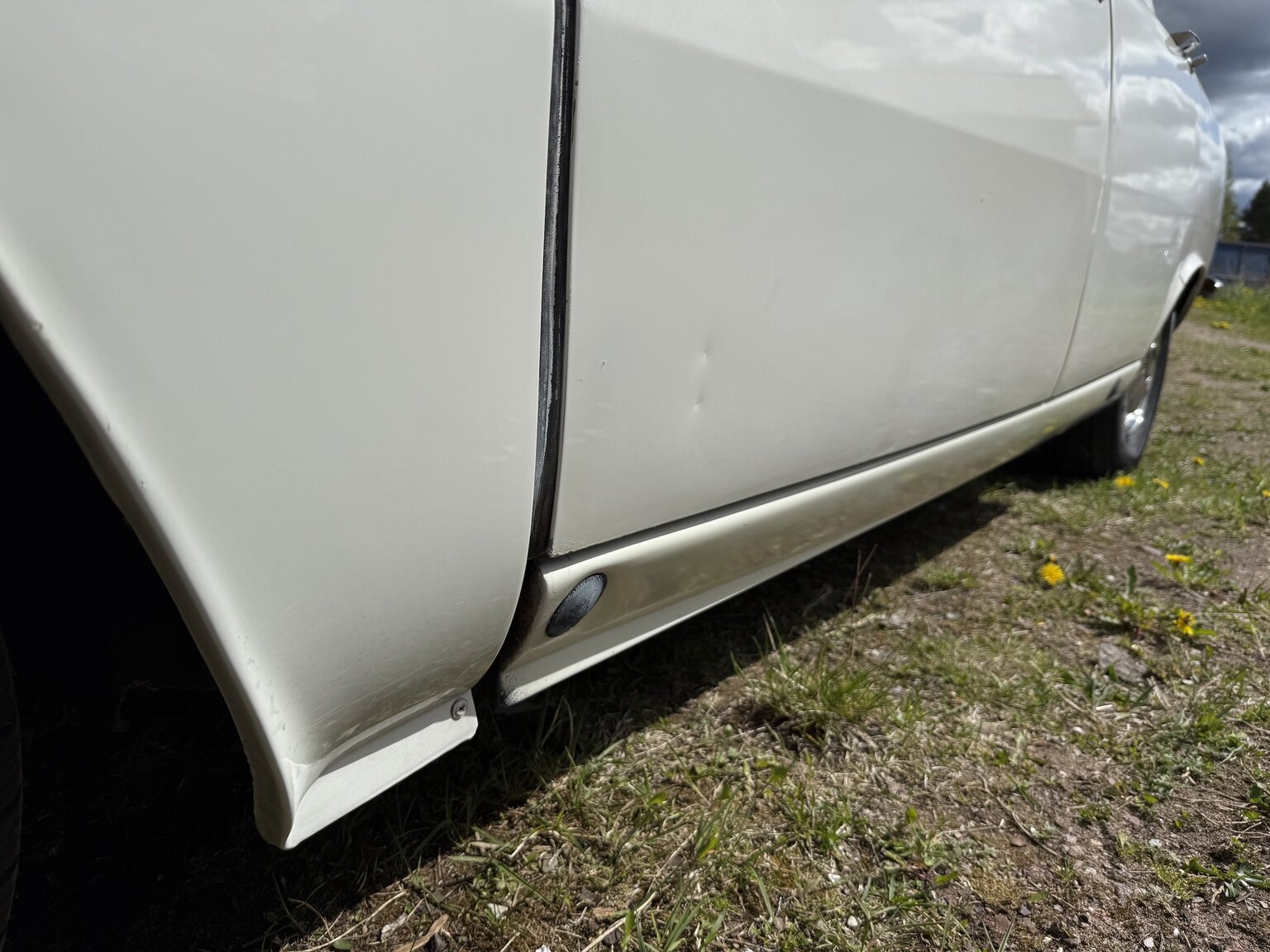 Exterior image of 1967 Rover 2000 TC 2.0 OHC
