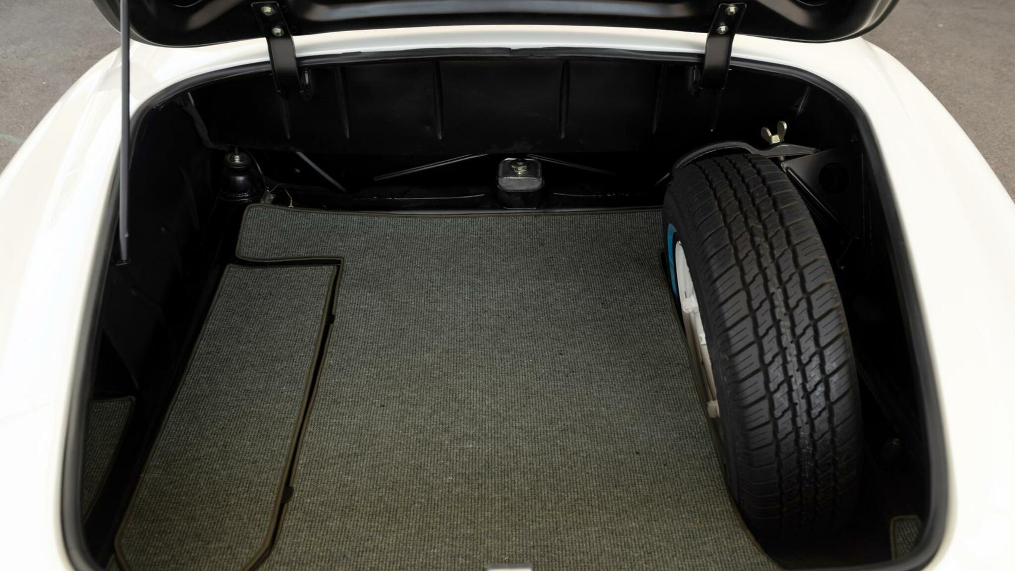 Innenraumfoto von 1956 Mercedes Benz 190 SL Roadster (50)