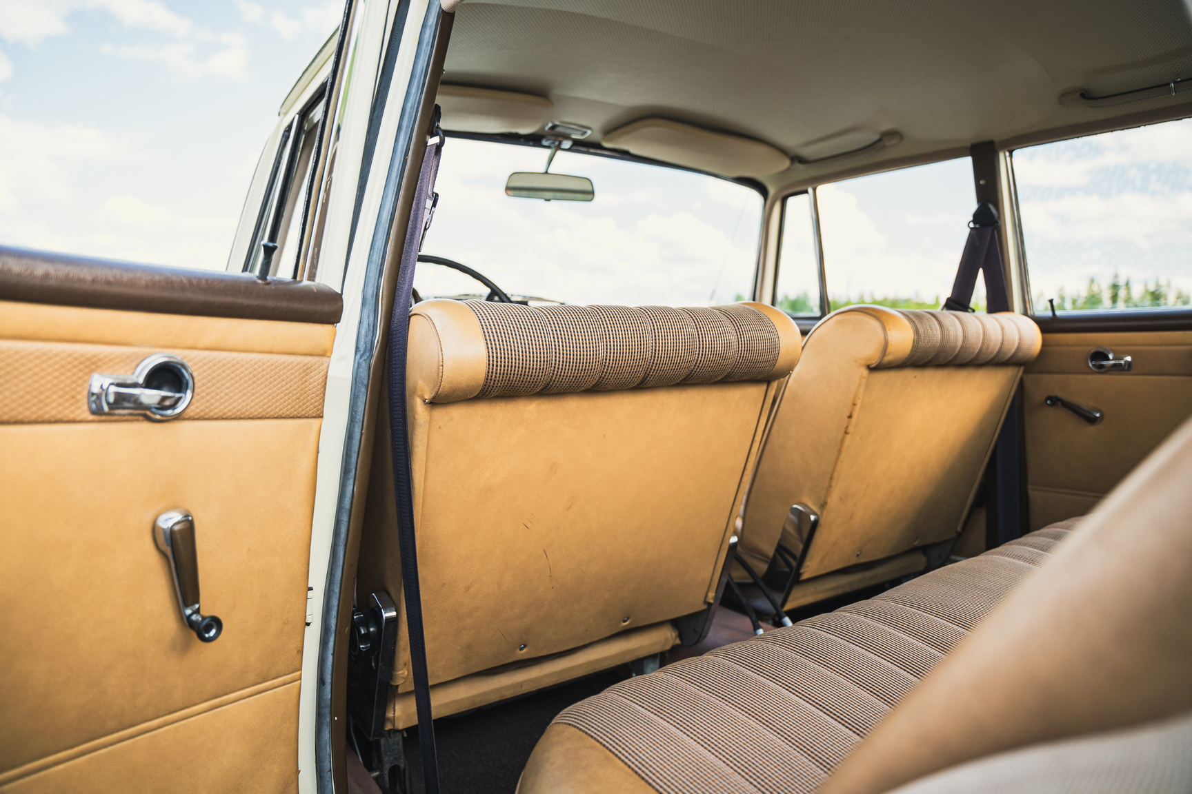 Innenraumfoto von 1966 Mercedes-Benz 200 D "Heckflosse"