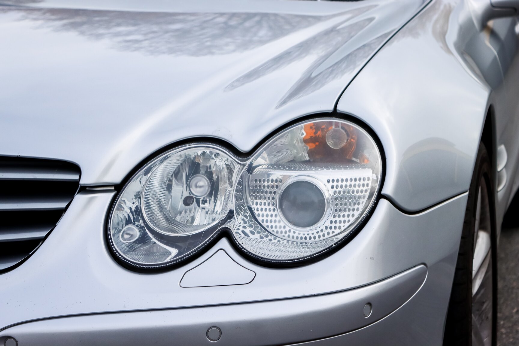 Exterior image of 2006 Mercedes-Benz SL 500