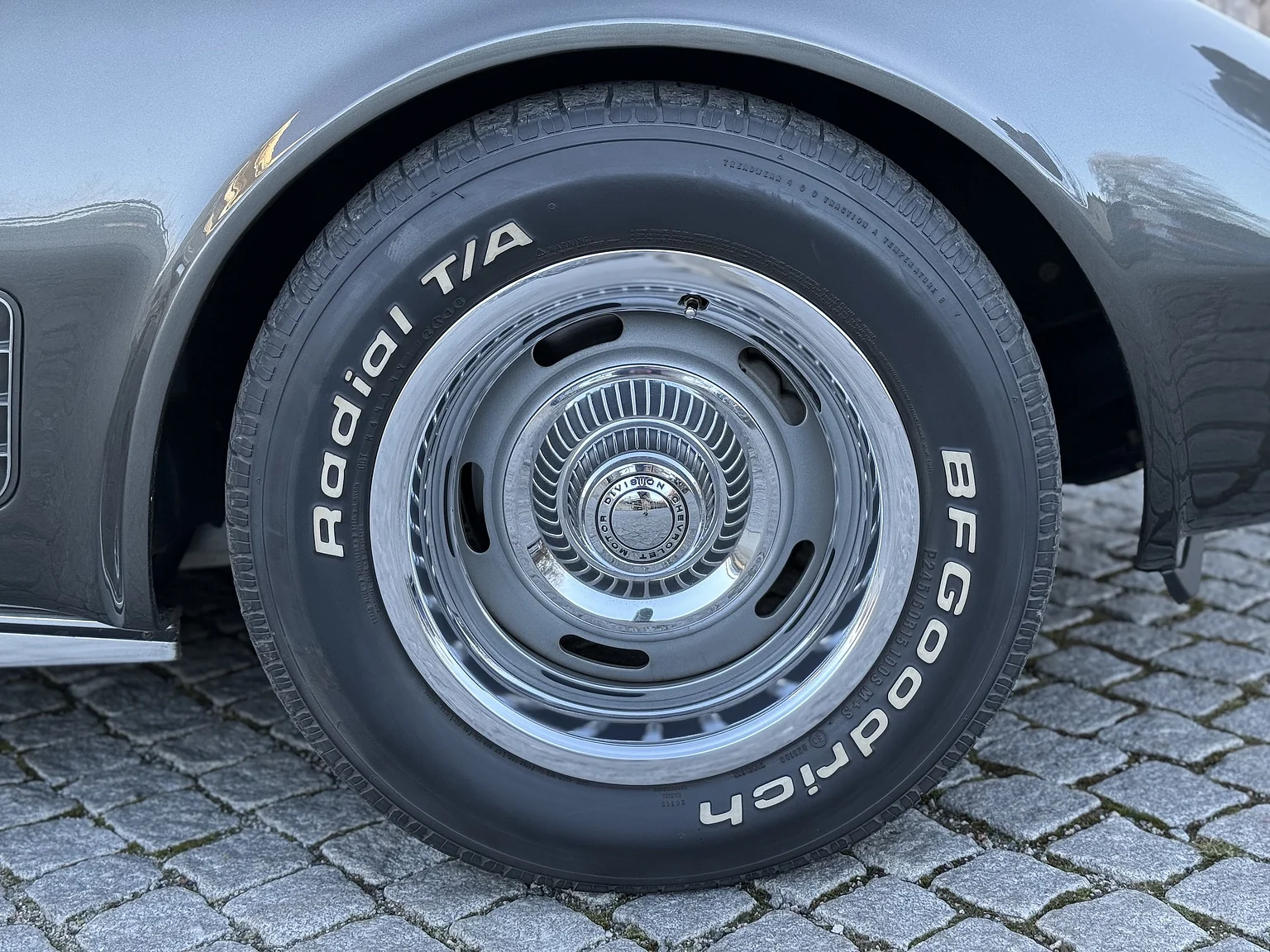 Aussenfoto 1971 Chevrolet Corvette Stingray Special 598 cui V8 795 hk (18)