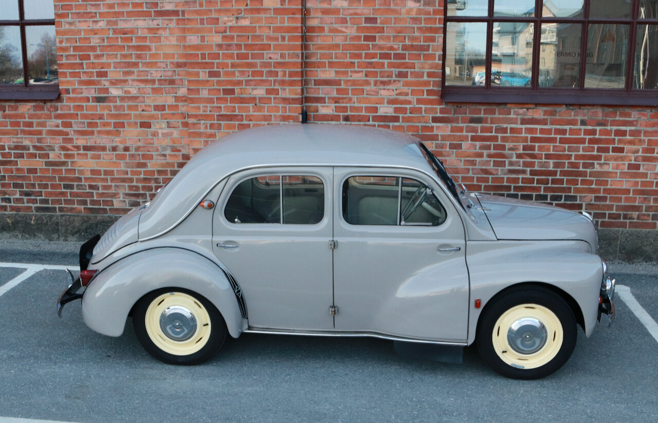 Exterior image of 1959 Renault 4CV (16)