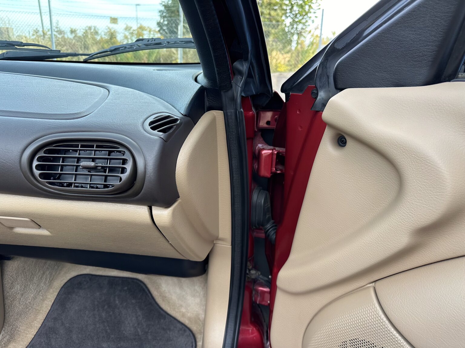 Interior image of 1996 Chrysler Stratus Cabriolet
