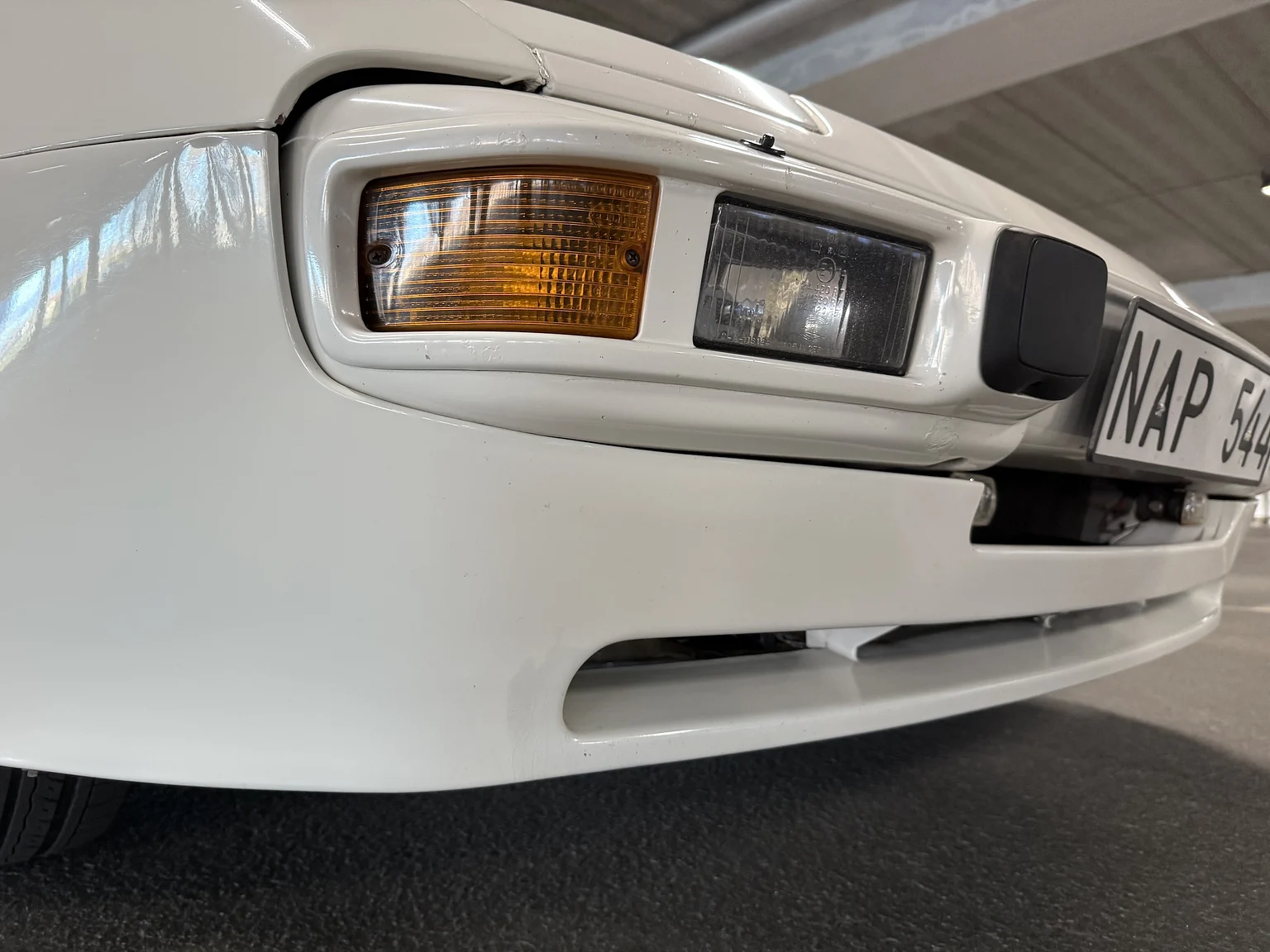 Exterior image of 1984 PORSCHE 944 Targa (81)