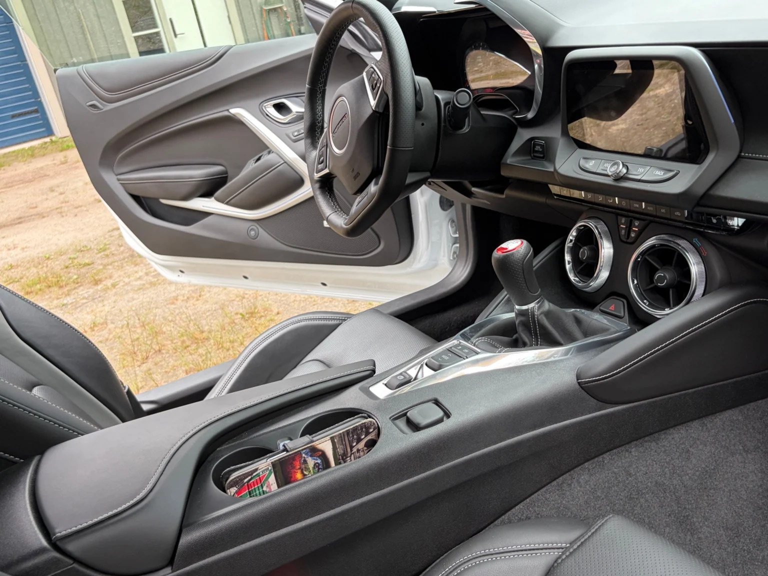 Interior image of 2017 Chevrolet Camaro SS (5)