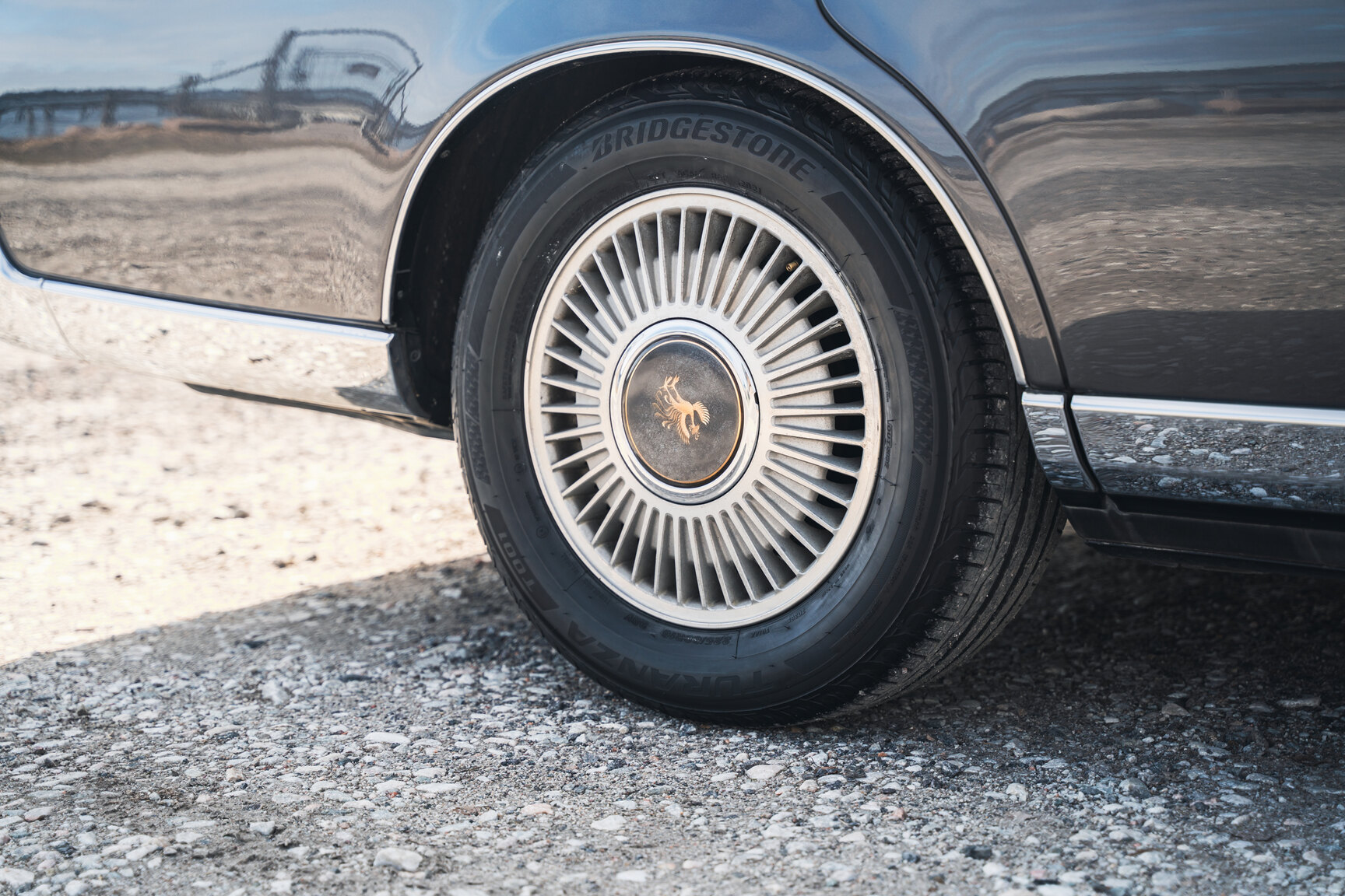 Exterior image of 2000 Toyota Century